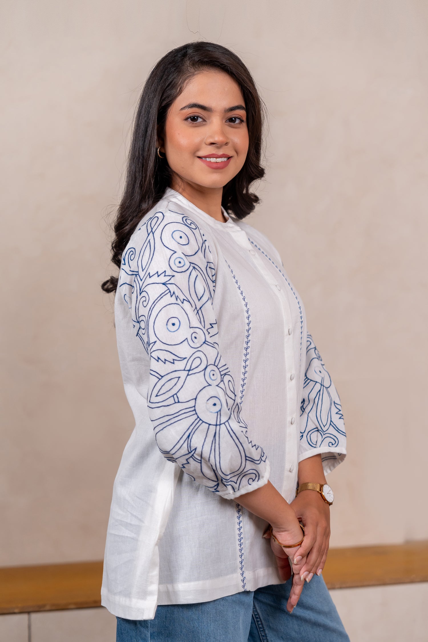 Ari Embroidered White Band-Collar Shirt – Sutra