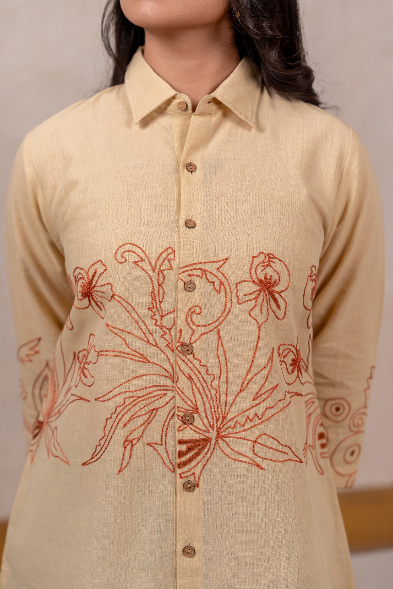 Ari Embroidery Shirt in Light Beige – Sutra