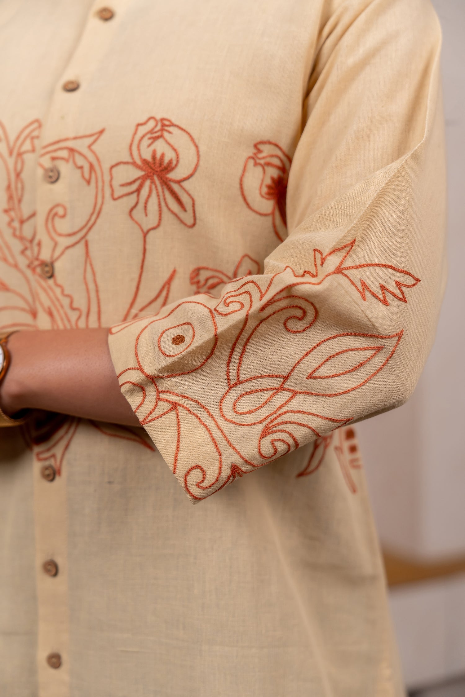 Ari Embroidery Shirt in Light Beige – Sutra
