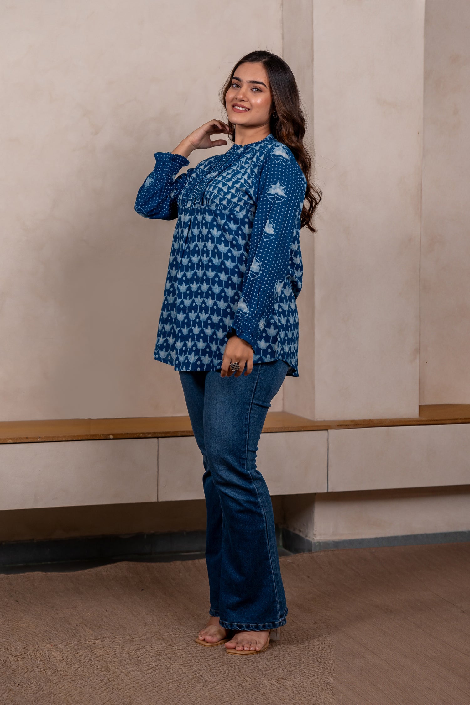 Indigo Dabu Top with Shirred Sleeves – Sutra