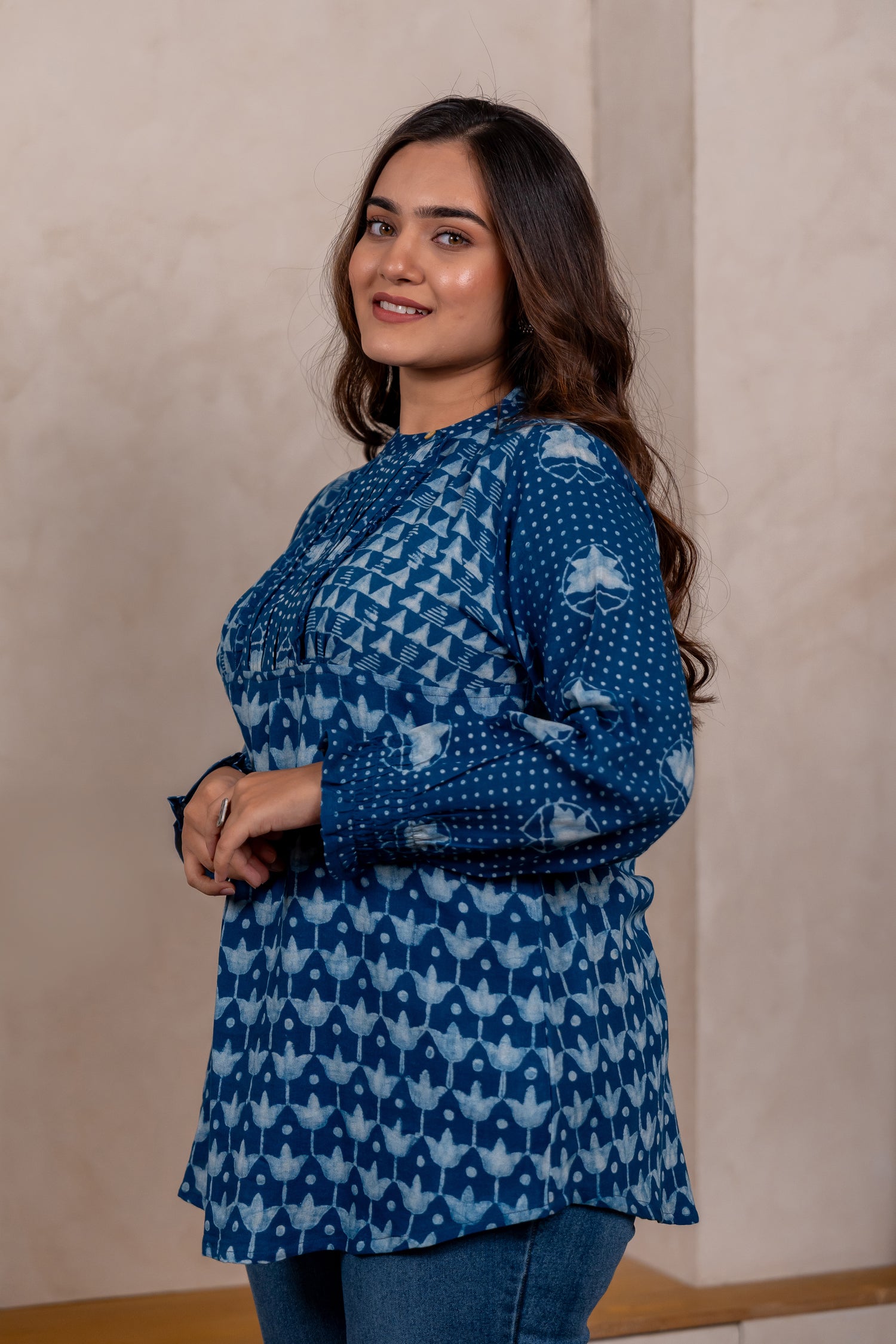 Indigo Dabu Top with Shirred Sleeves – Sutra