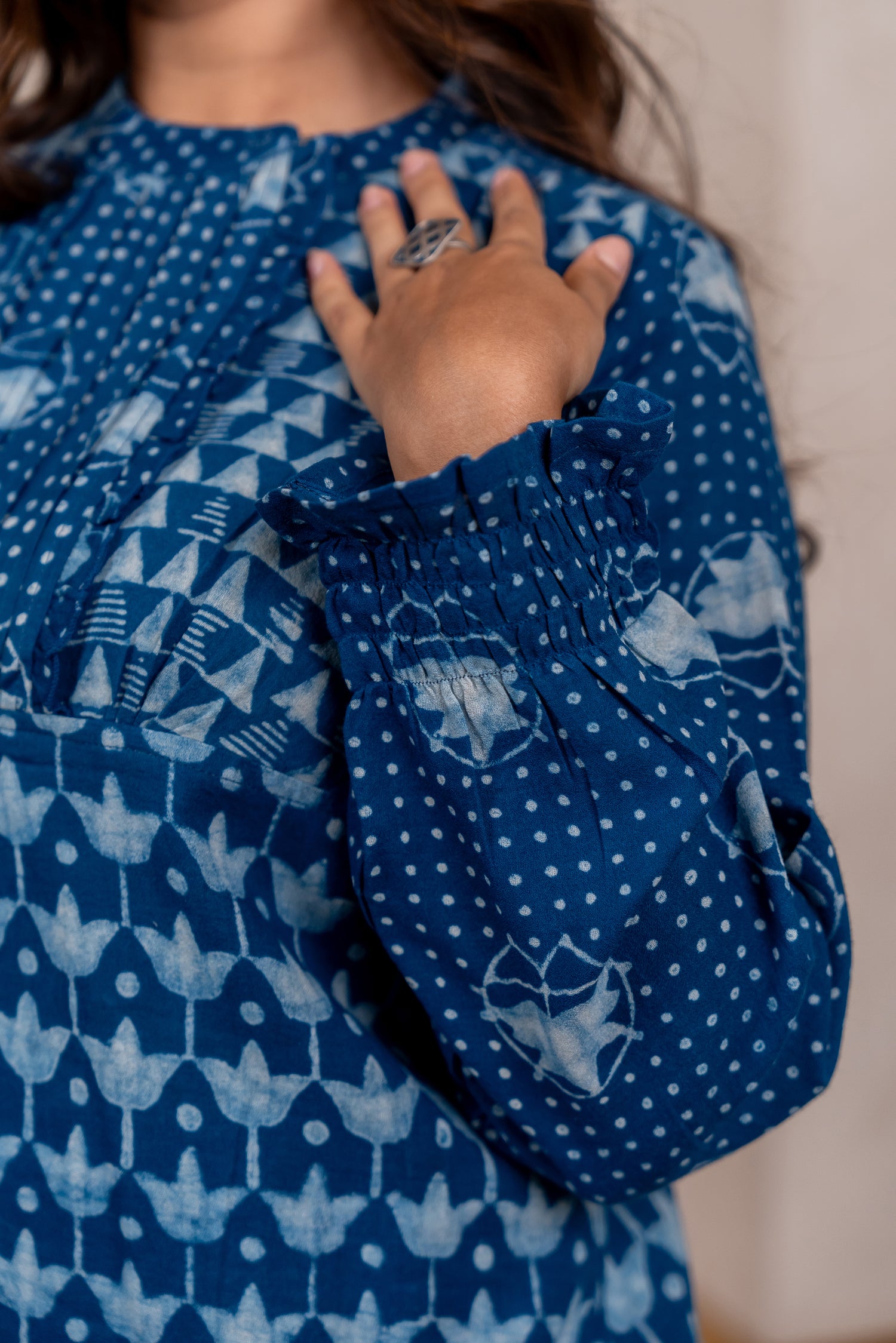 Indigo Dabu Top with Shirred Sleeves – Sutra