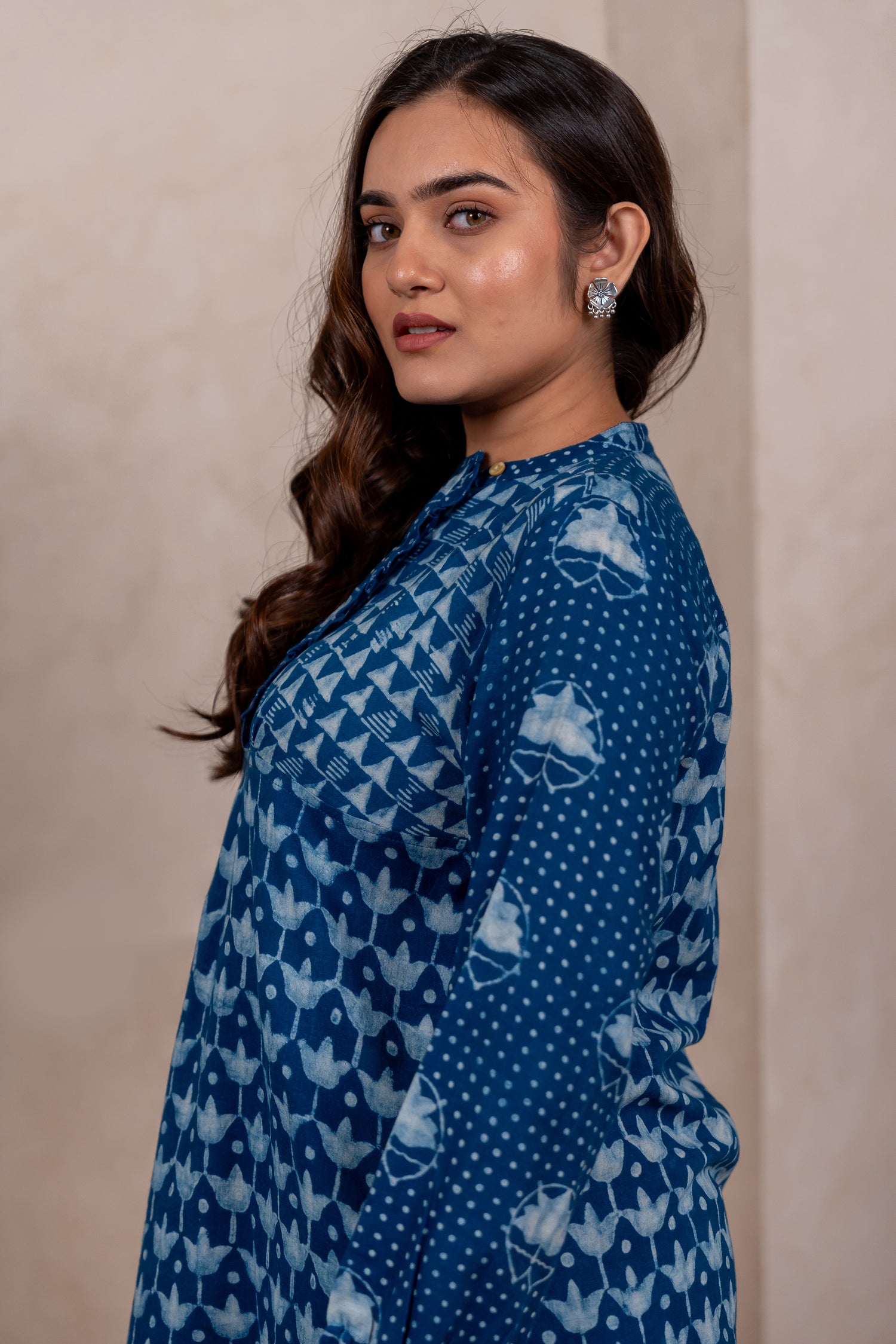 Indigo Dabu Top with Shirred Sleeves – Sutra