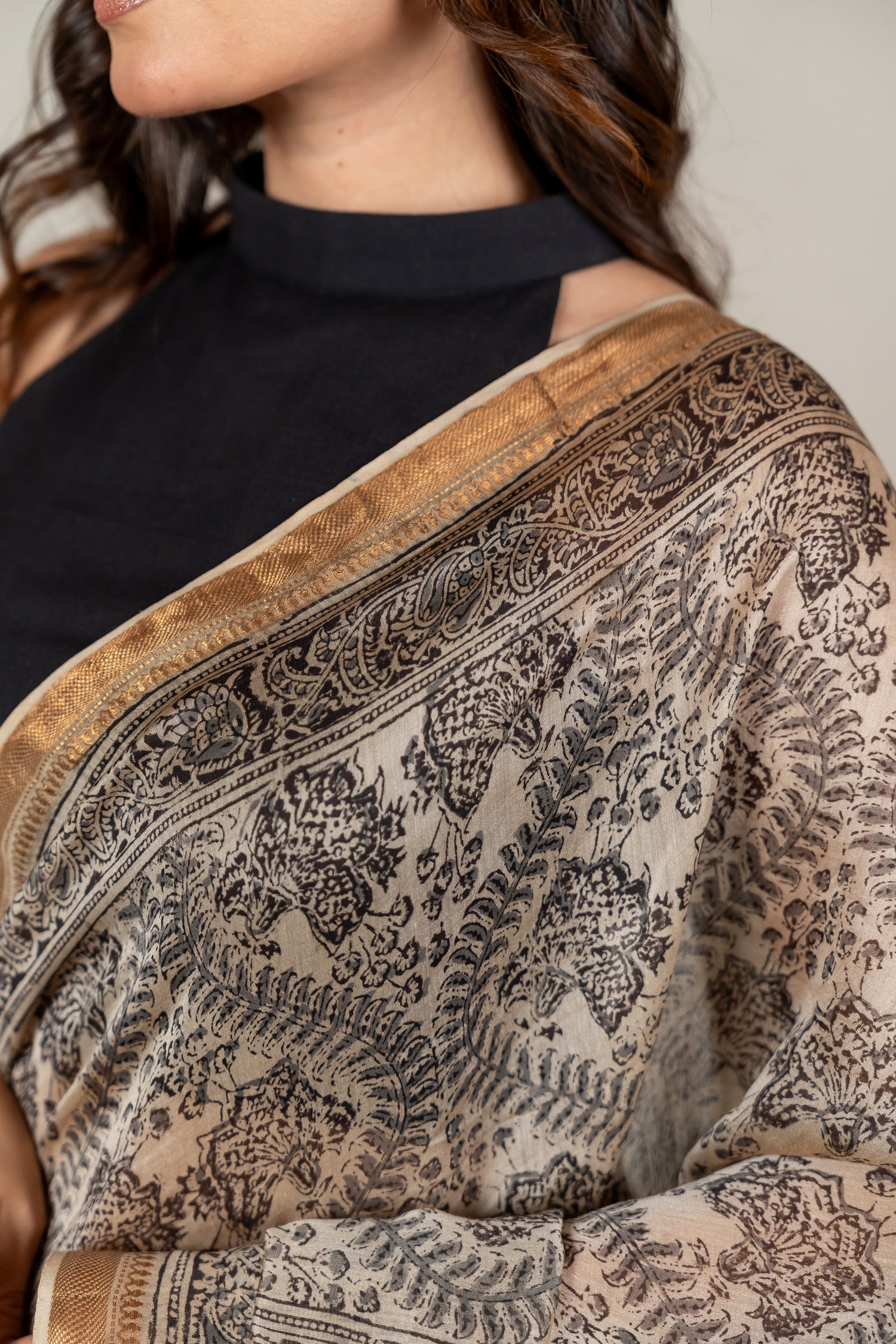 Mul Chanderi Golden Border Kalamkari Saree in Beige Kashish – Sama