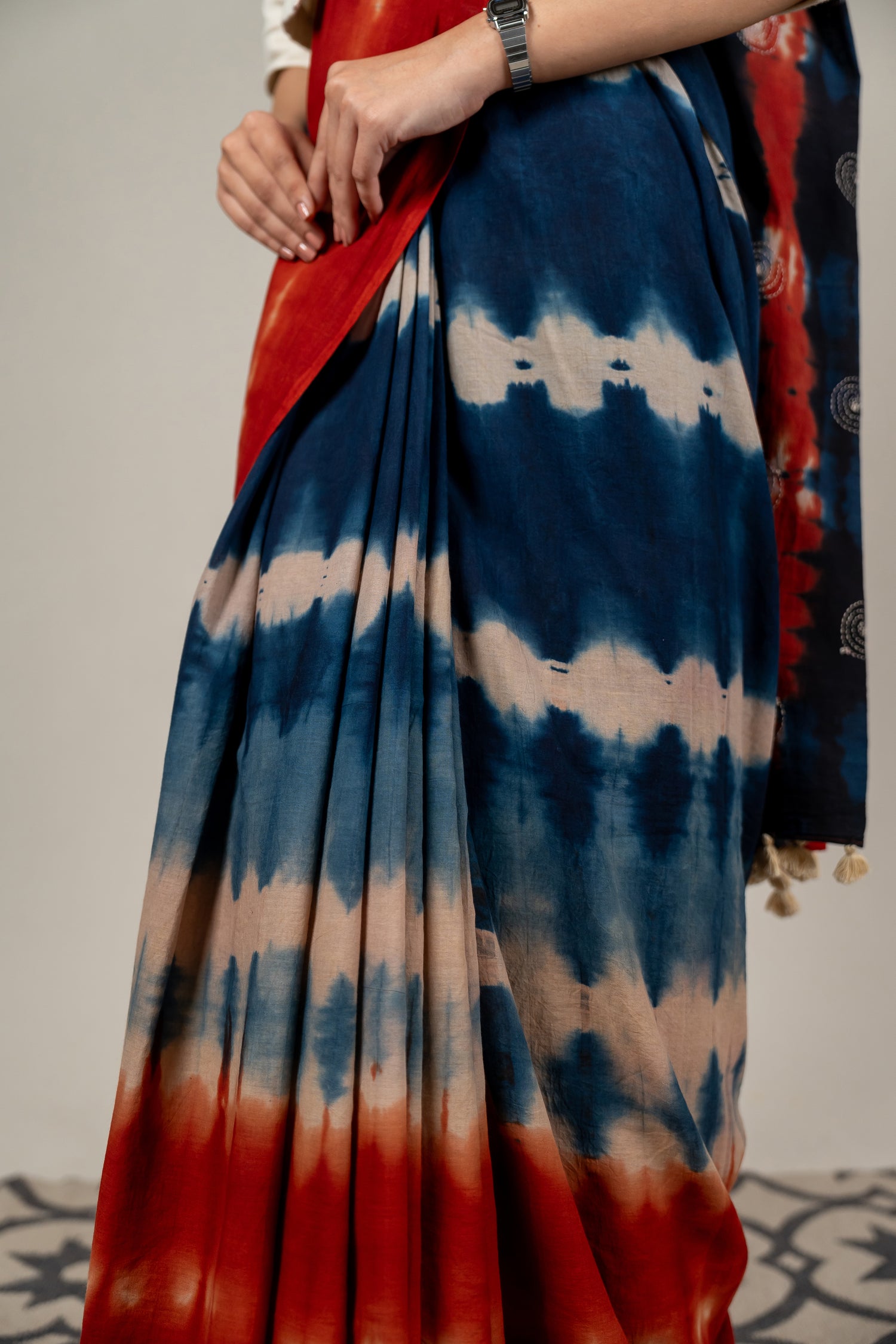 Hand-Tied Shibori Saree in Rustic Red and Indigo – Sama