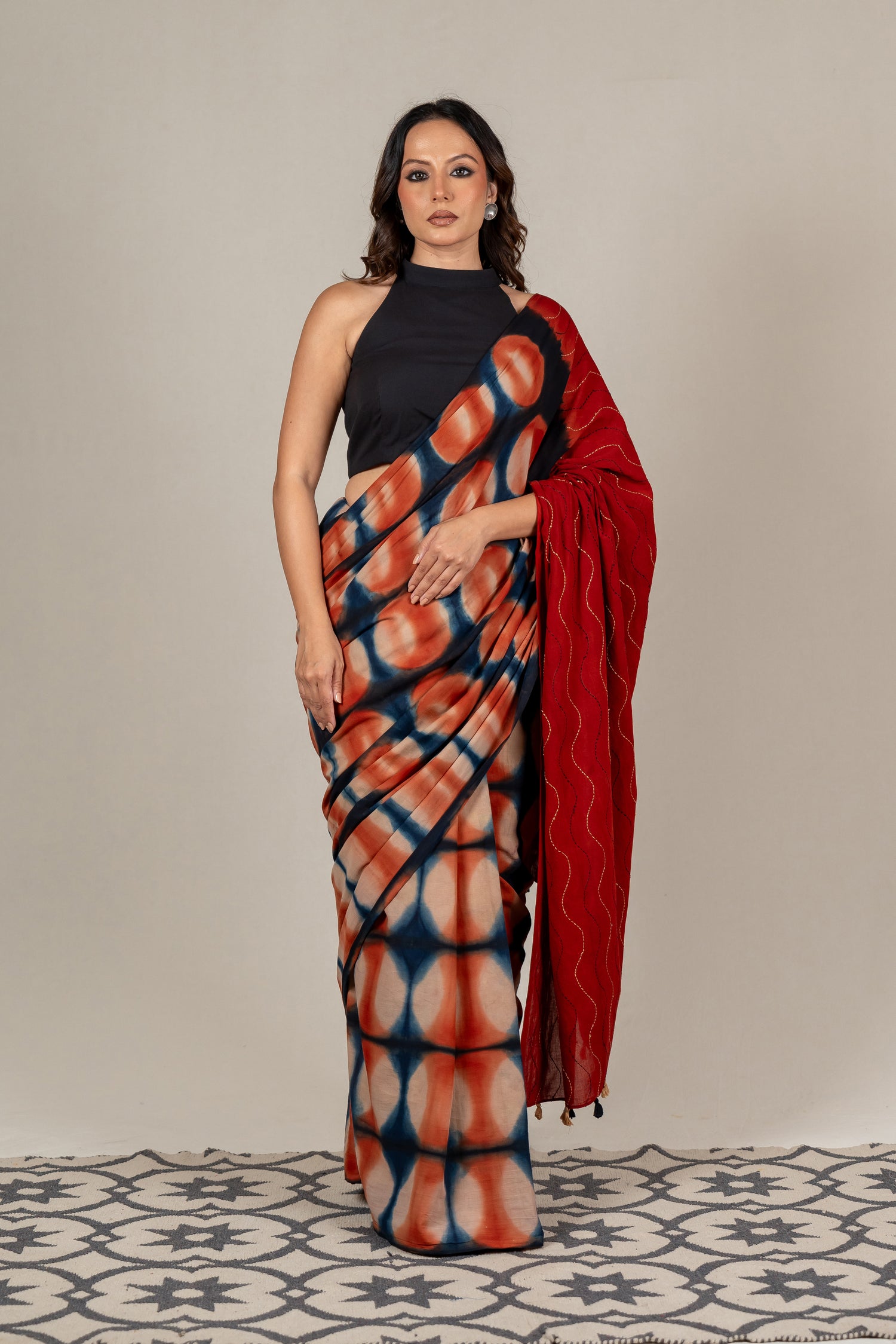 Wooden Circle Block Shibori Saree in Rustic Red and Indigo – Sama