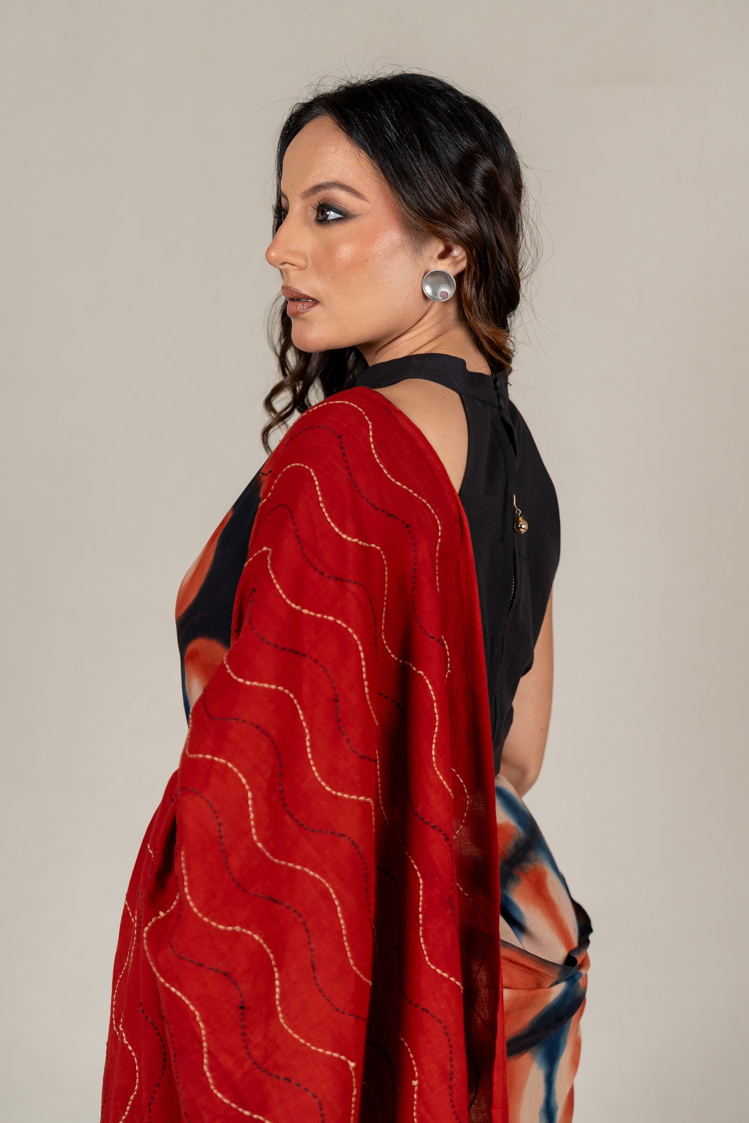 Wooden Circle Block Shibori Saree in Rustic Red and Indigo – Sama