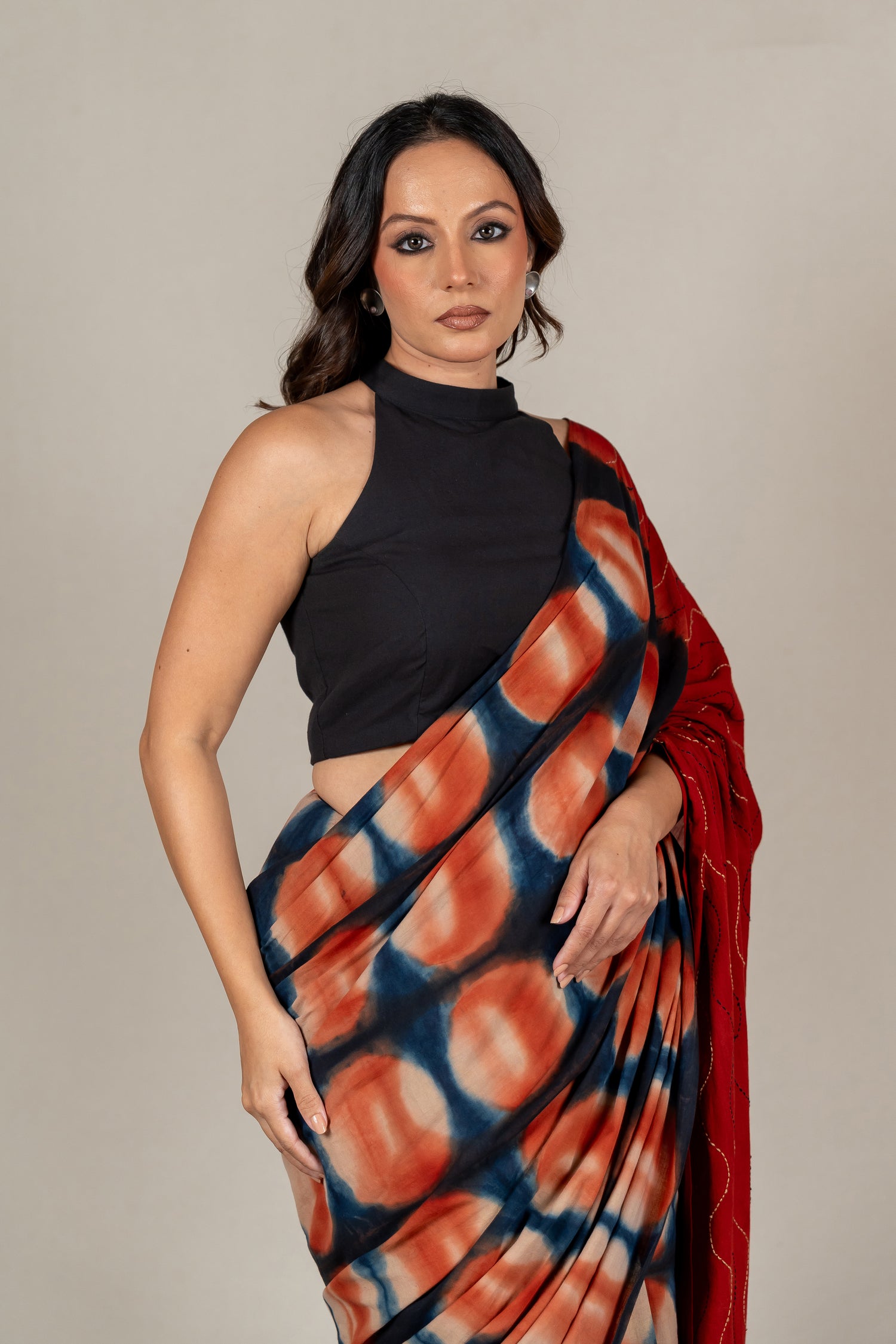 Wooden Circle Block Shibori Saree in Rustic Red and Indigo – Sama