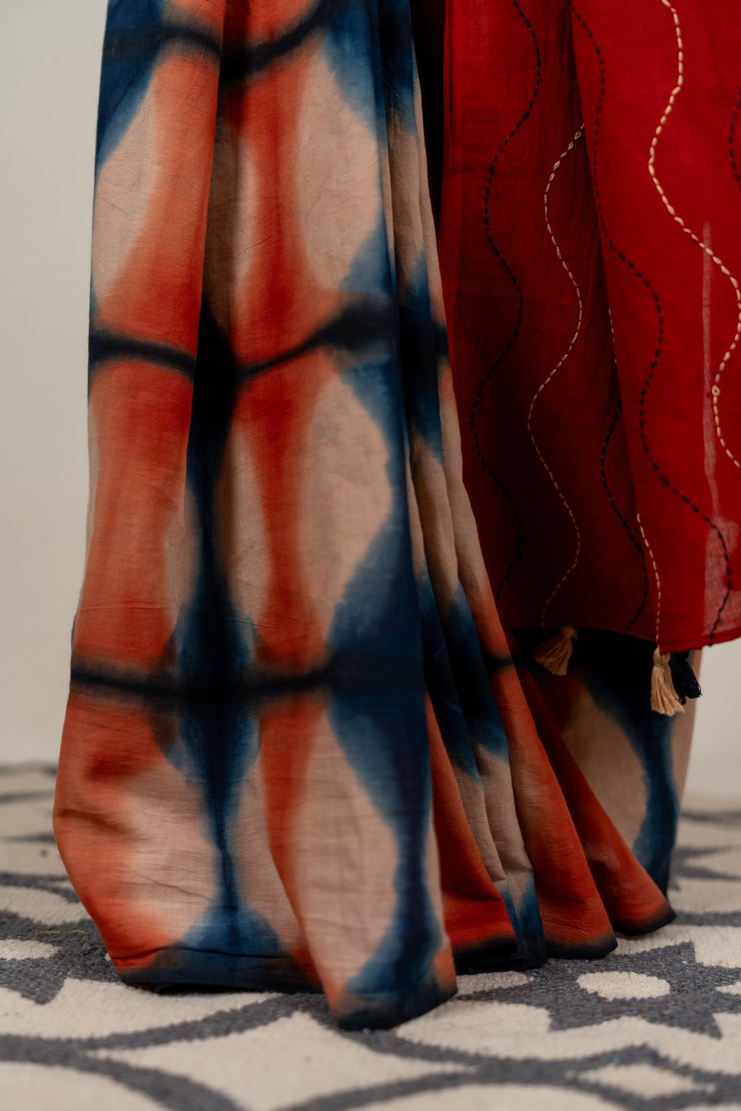 Wooden Circle Block Shibori Saree in Rustic Red and Indigo – Sama