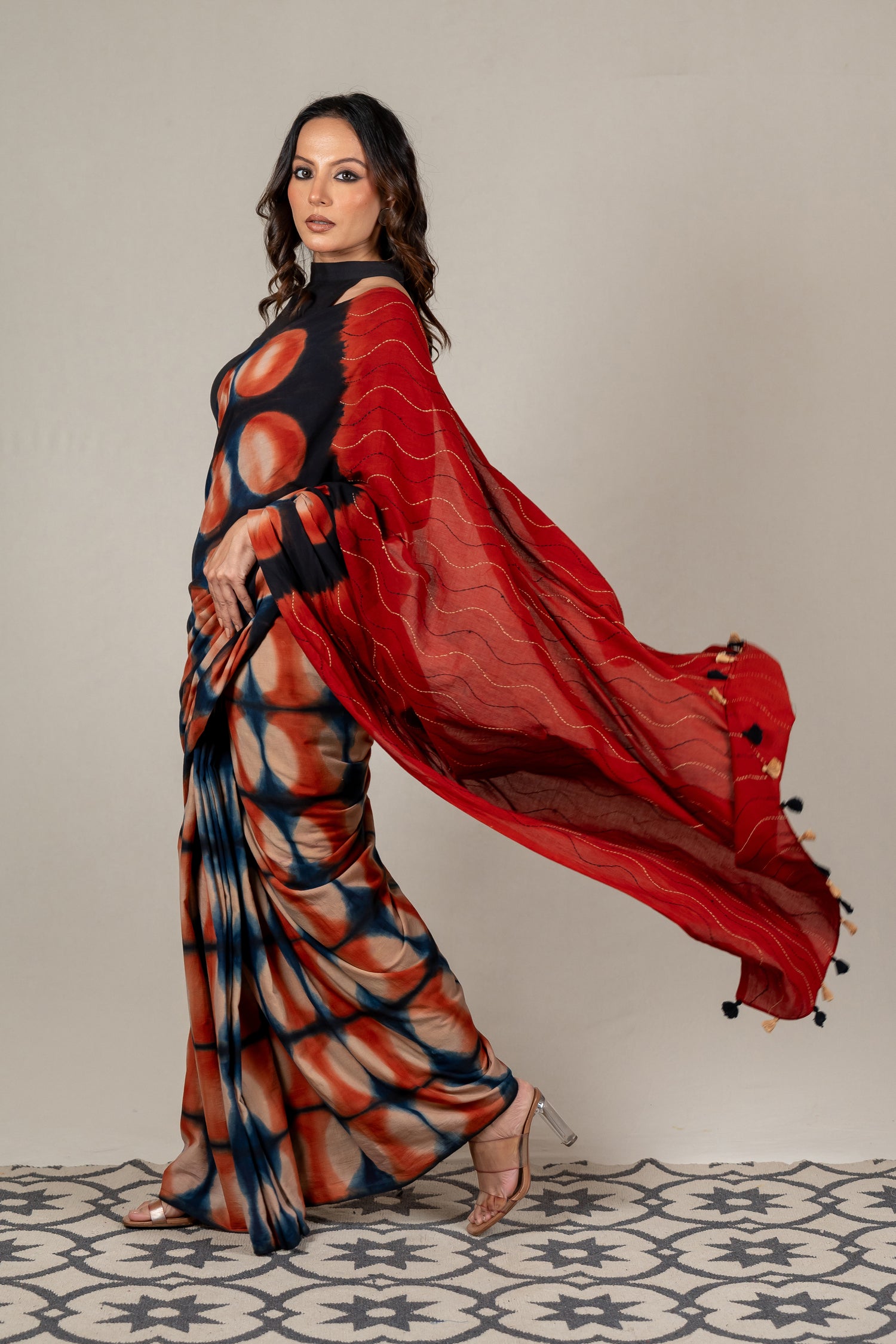 Wooden Circle Block Shibori Saree in Rustic Red and Indigo – Sama