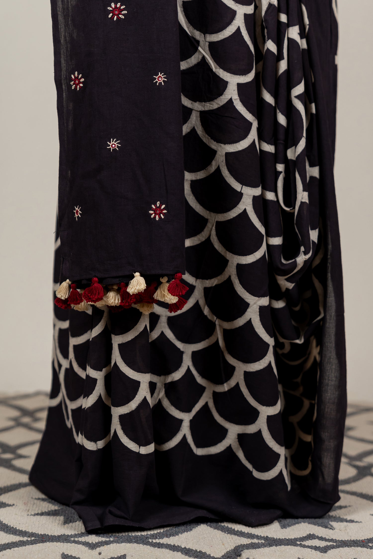 Mulmul Cotton Ajrakh Fish Scale Block Printed Saree in Midnight Black – Sama