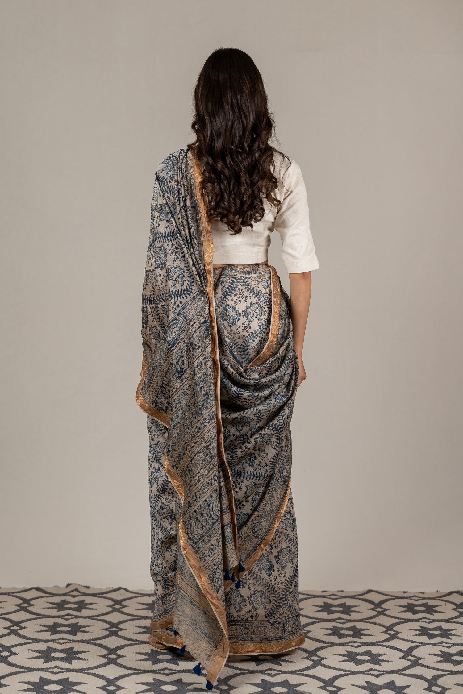 Mul Chanderi Kalamkari Block Printed Saree in Beige and Indigo – Sama