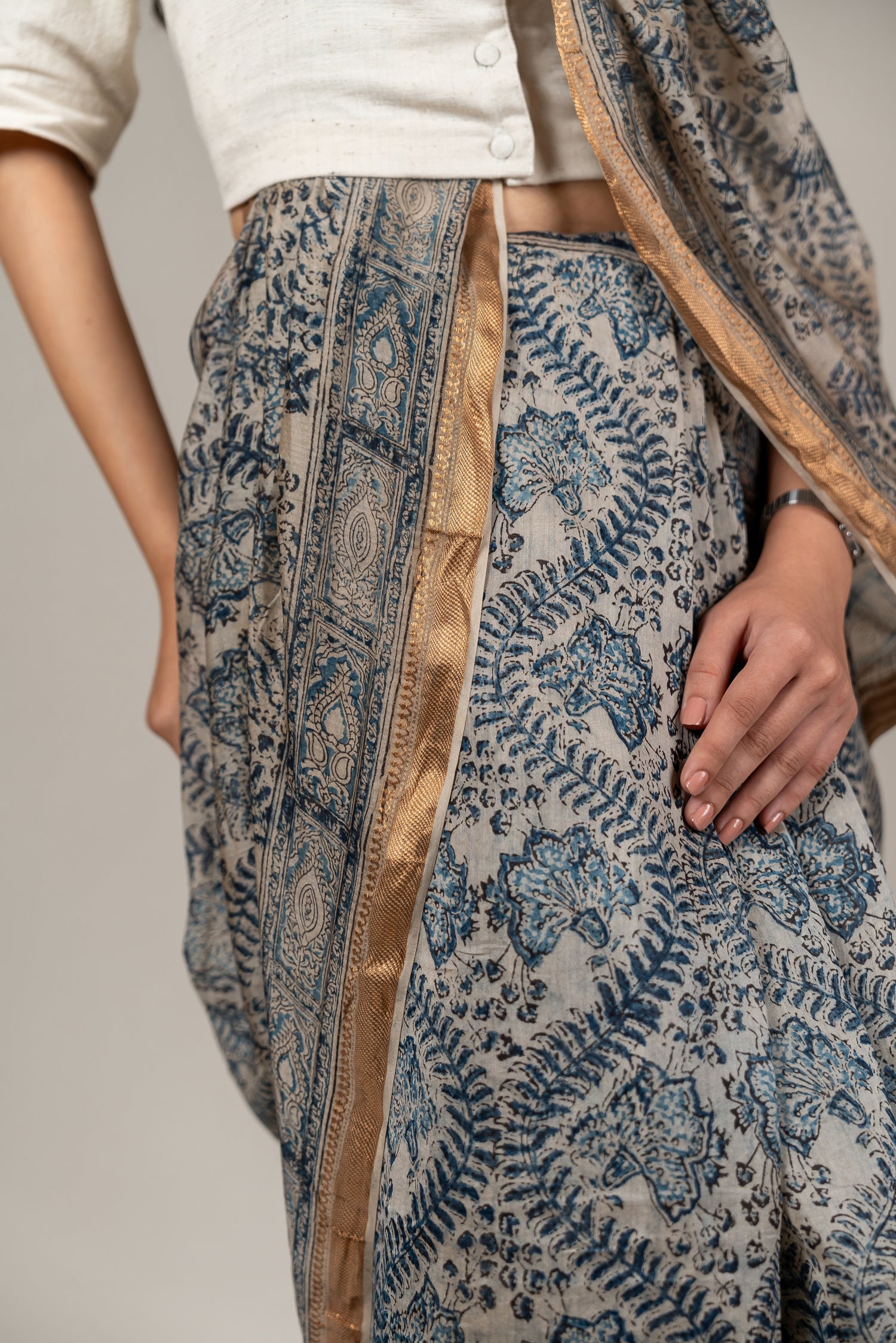 Mul Chanderi Kalamkari Block Printed Saree in Beige and Indigo – Sama
