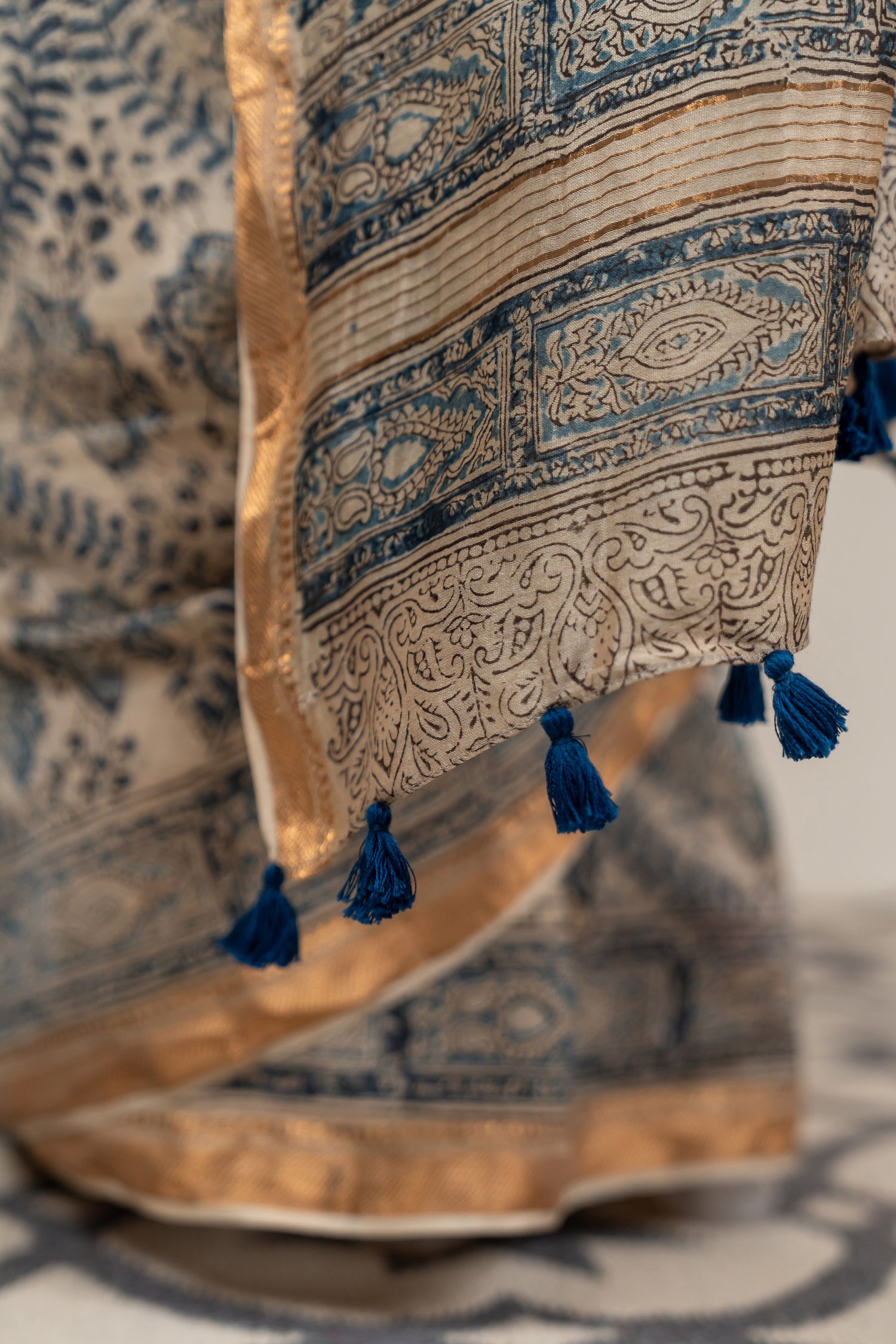 Mul Chanderi Kalamkari Block Printed Saree in Beige and Indigo – Sama