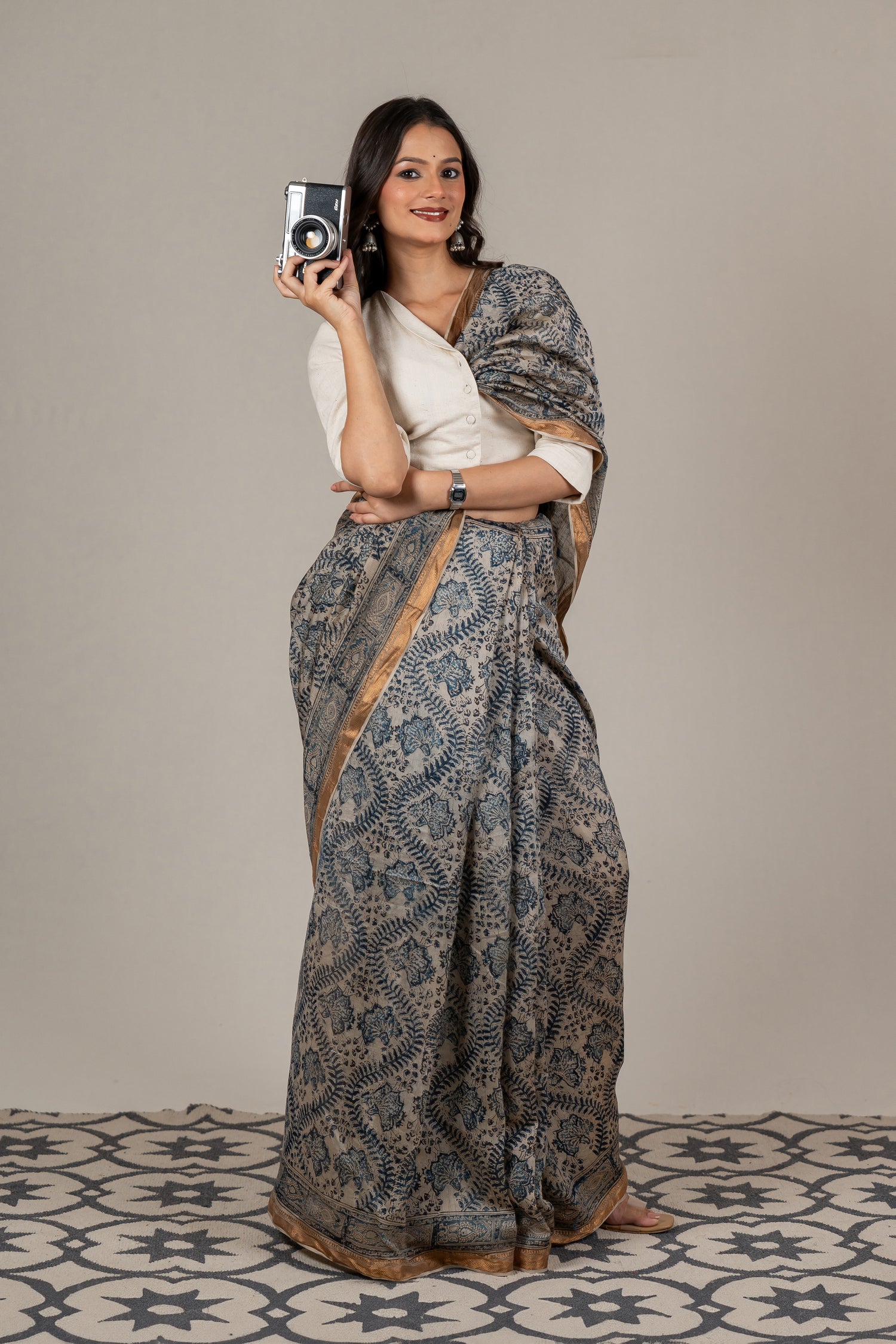 Mul Chanderi Kalamkari Block Printed Saree in Beige and Indigo – Sama