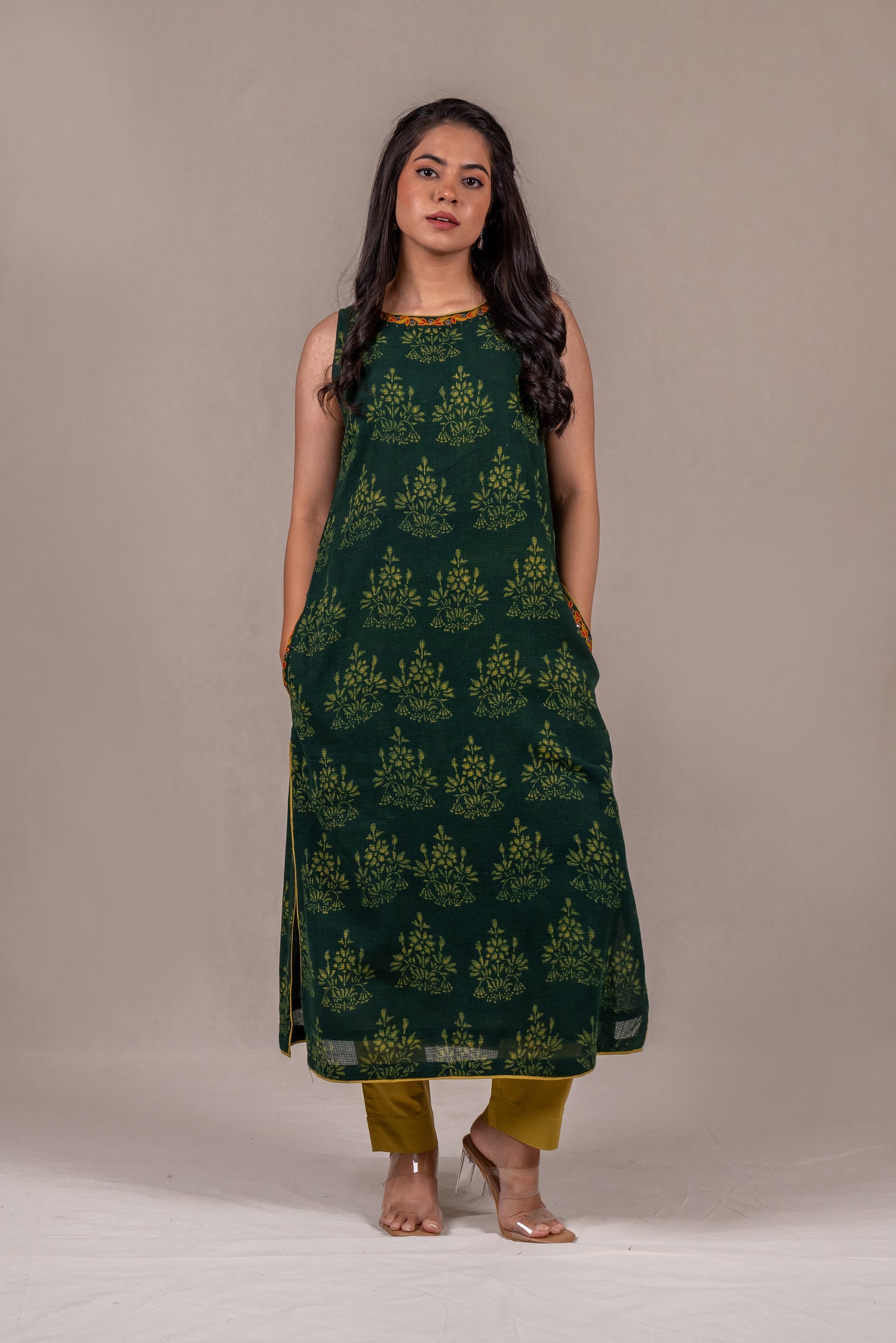 Dark Green Dabu Sleeveless Kurta – Sutra