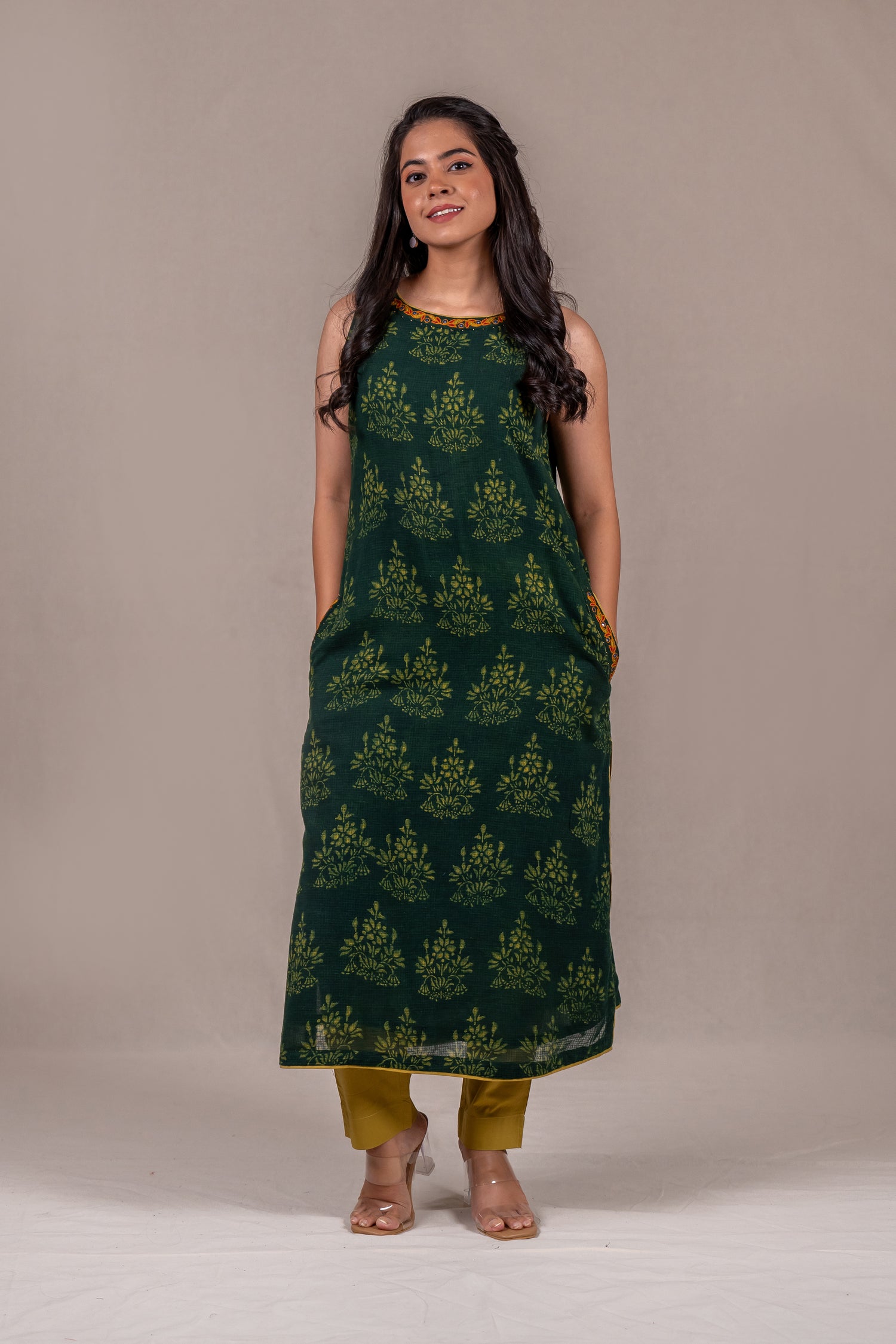 Dark Green Dabu Sleeveless Kurta – Sutra