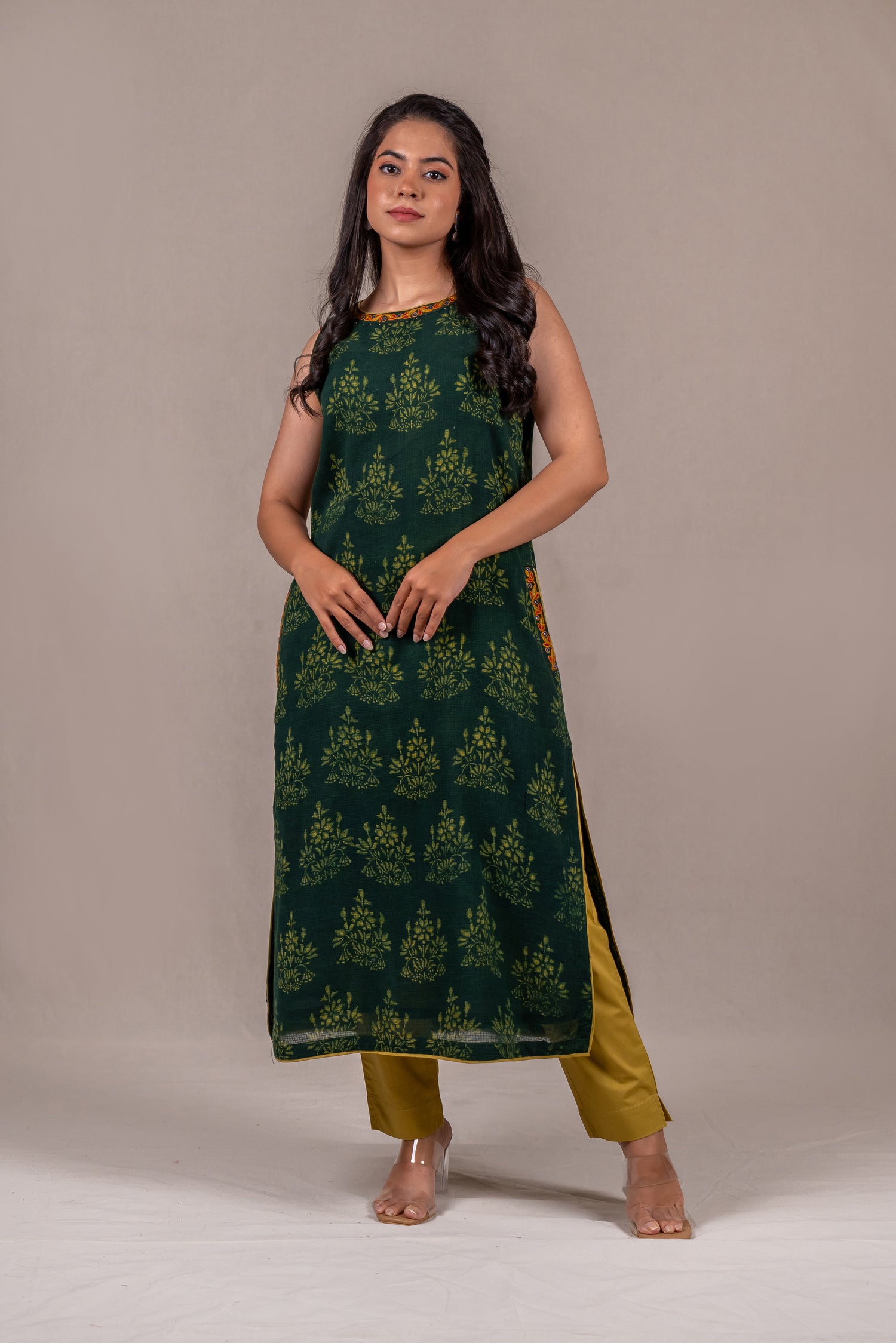 Dark Green Dabu Sleeveless Kurta – Sutra