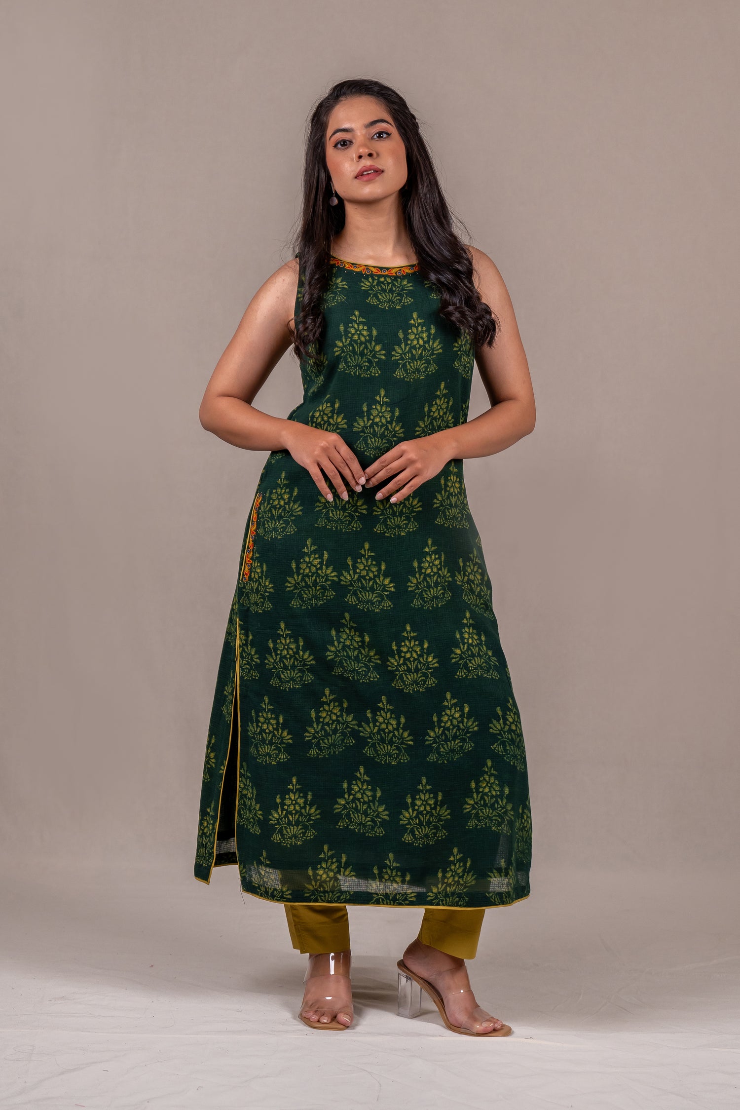 Dark Green Dabu Sleeveless Kurta – Sutra
