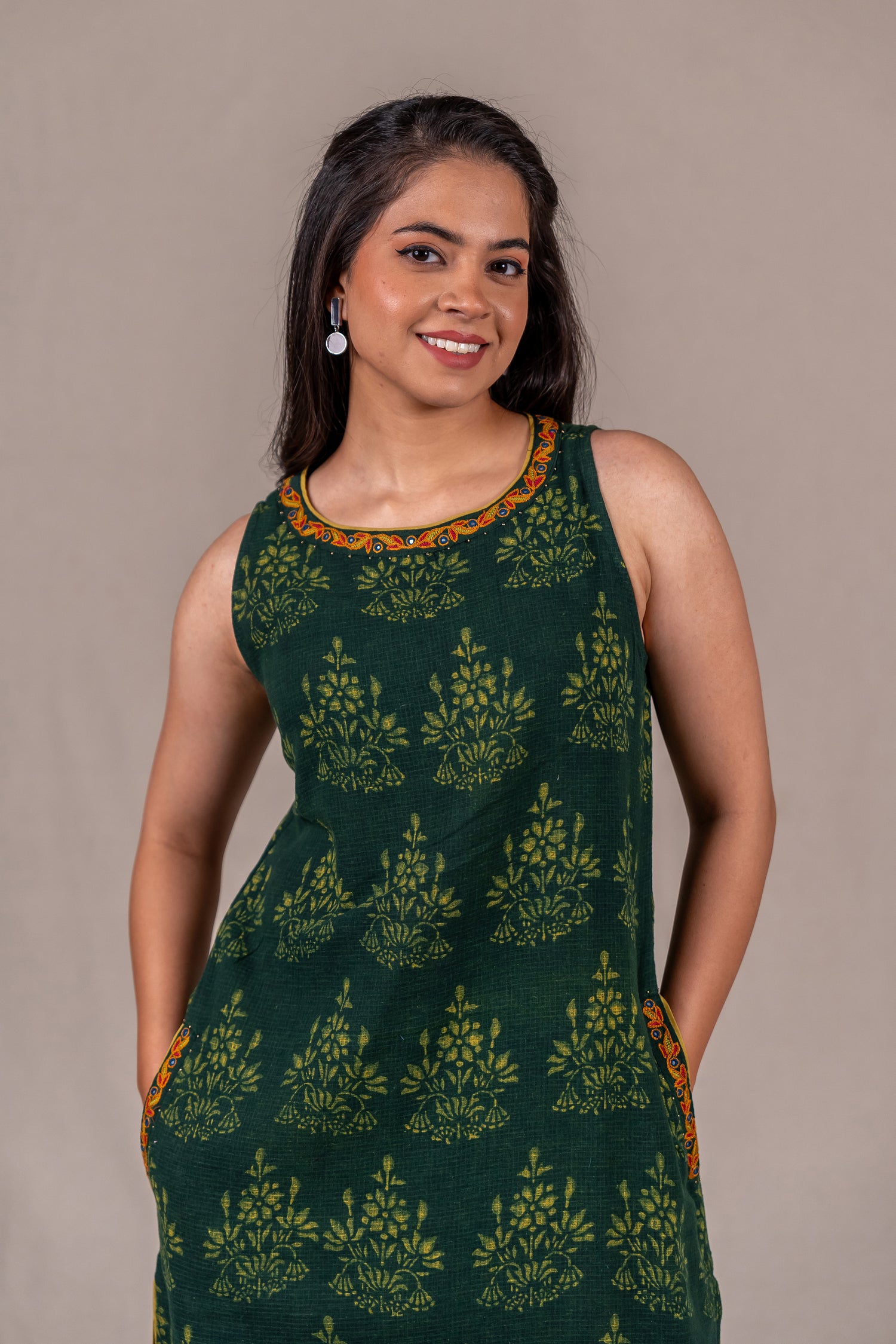 Dark Green Dabu Sleeveless Kurta – Sutra
