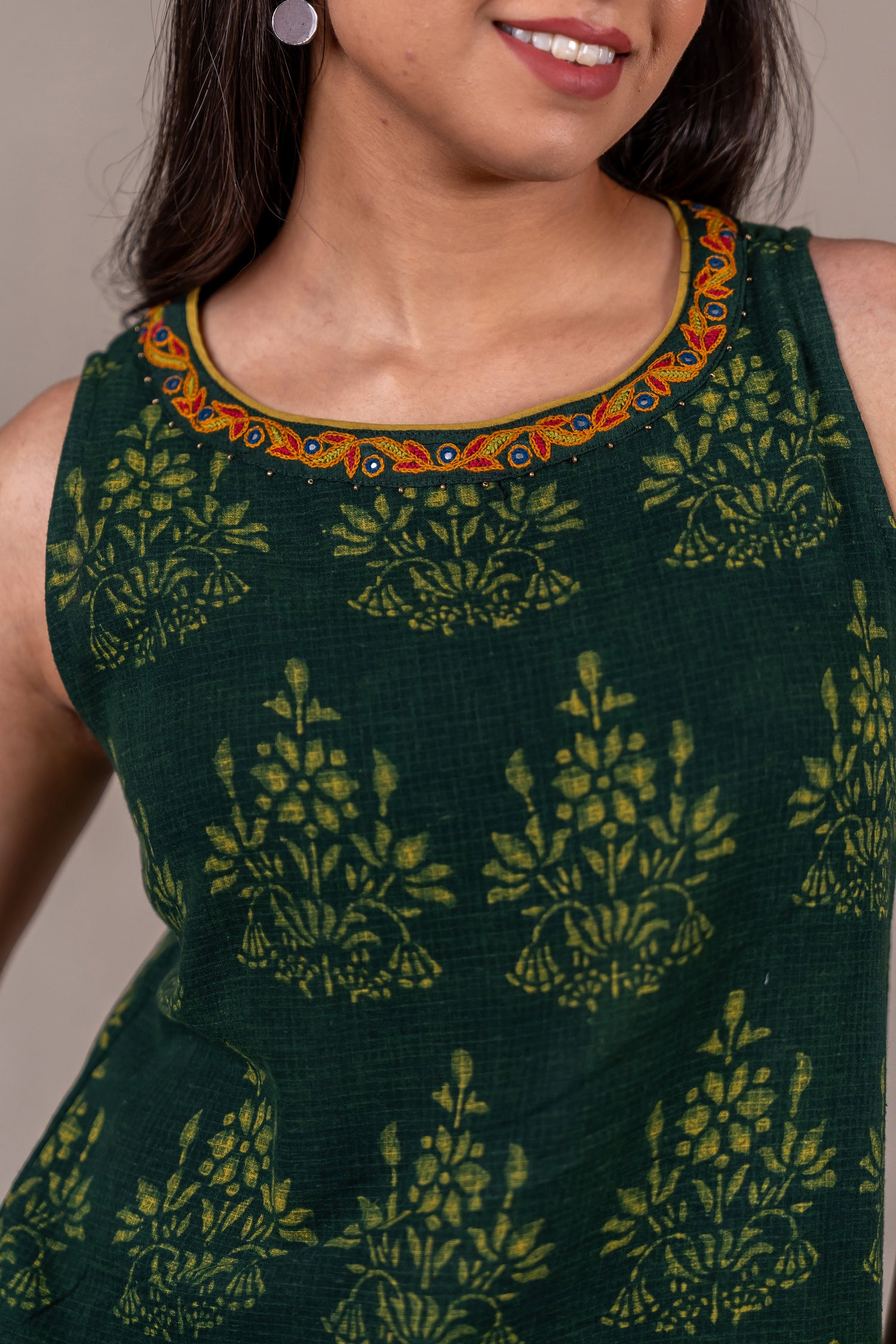 Dark Green Dabu Sleeveless Kurta – Sutra