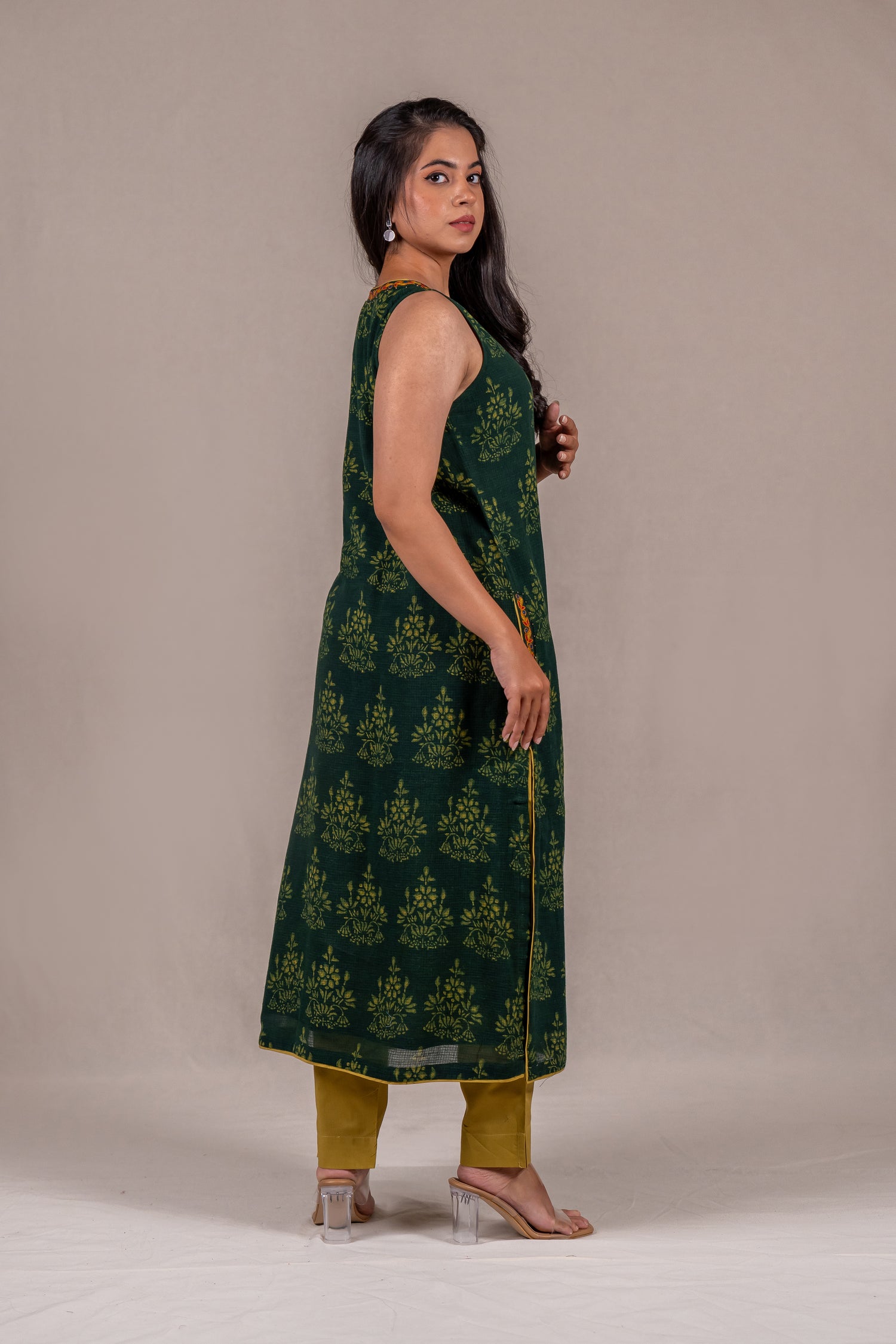 Dark Green Dabu Sleeveless Kurta – Sutra
