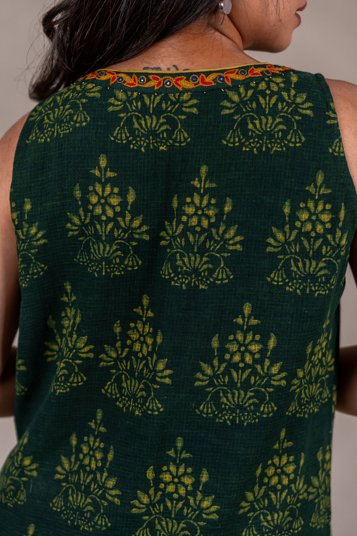 Dark Green Dabu Sleeveless Kurta – Sutra