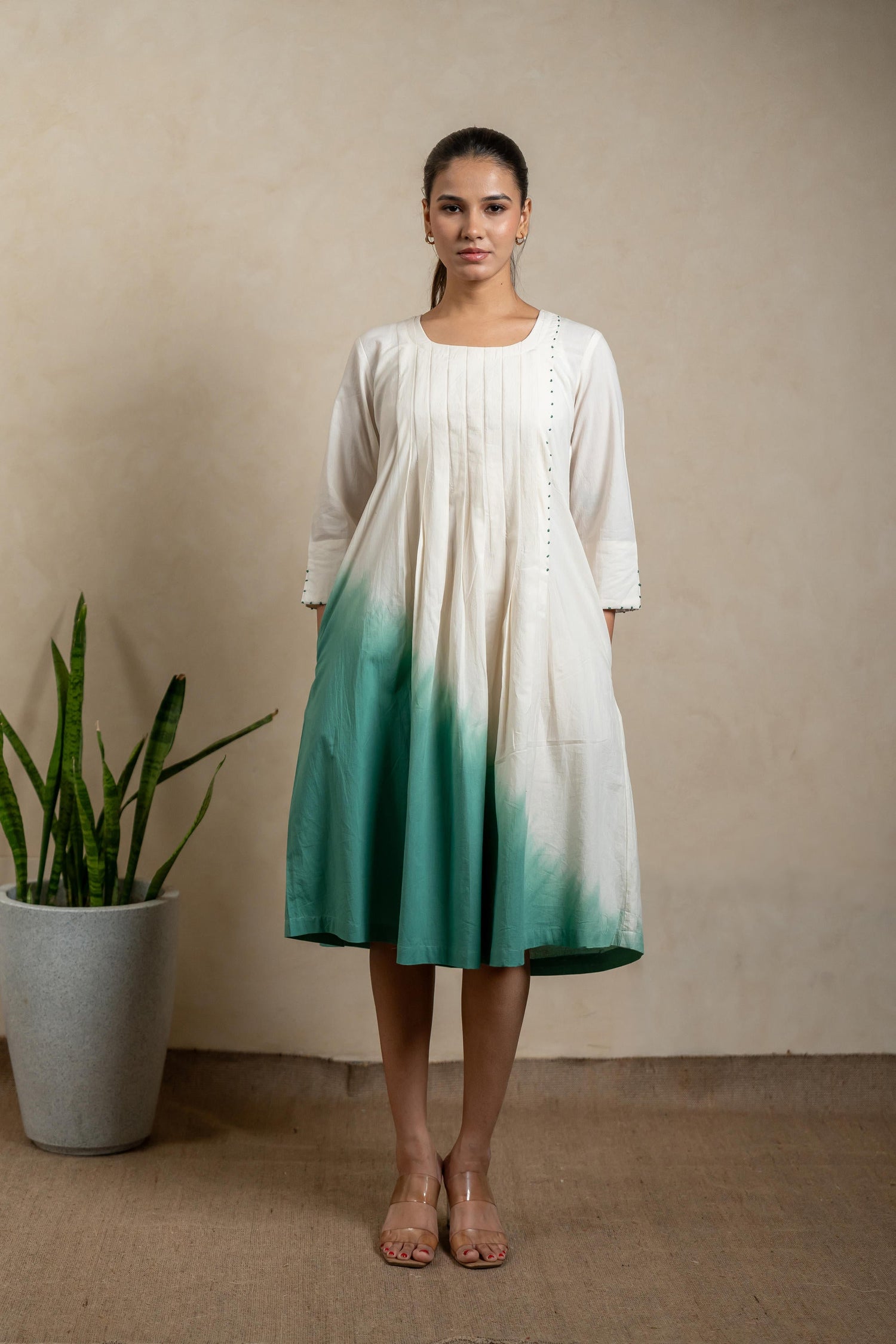 Aabha Emerald Green Tie-Dye Cotton Dress | Ray-ethnic Ray Ethnic Aabha Emerald Green Tie-Dye Cotton Dress | Ray-ethnic Ray Ethnic