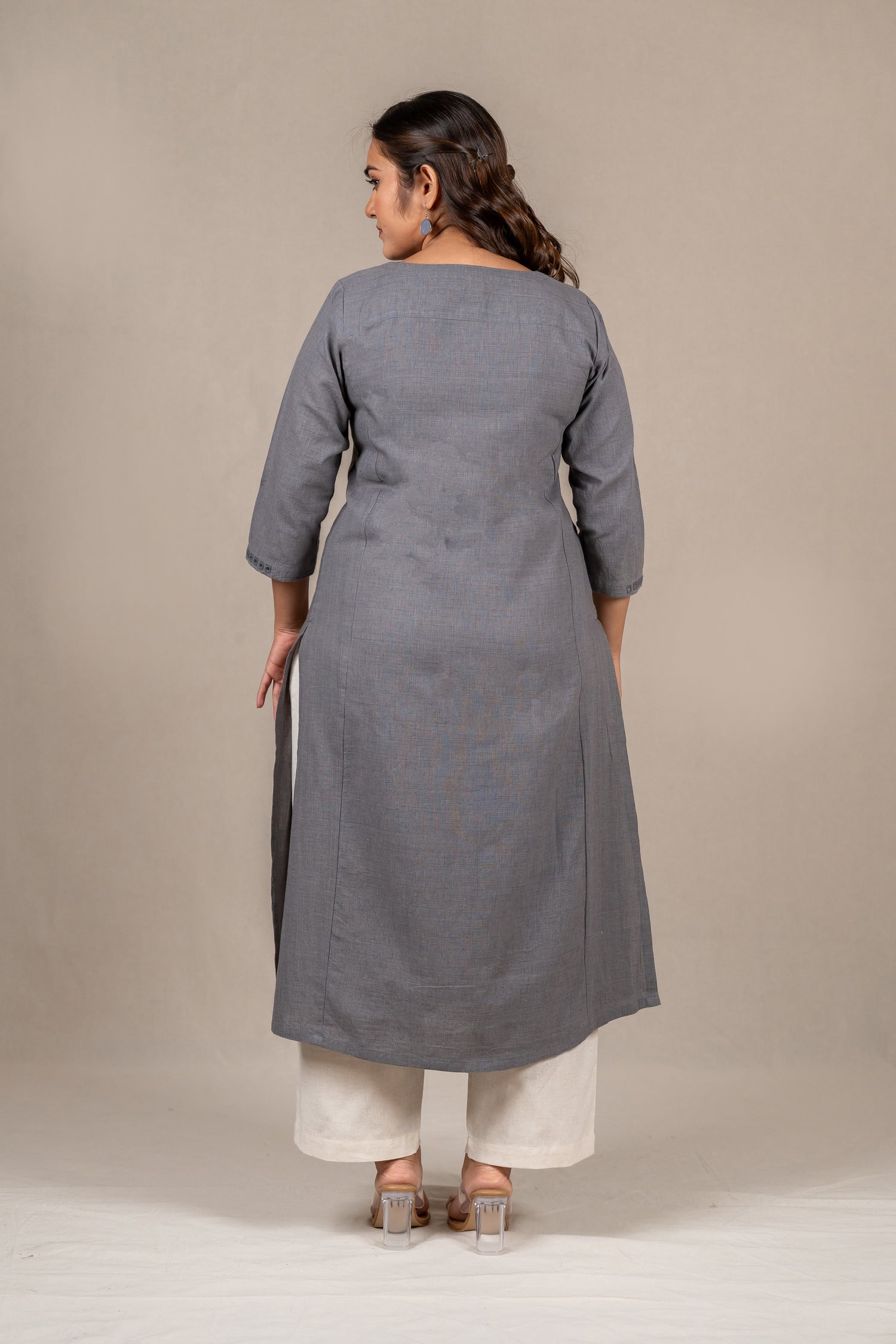 Boat-Neck Grey Kurta with Geometric Mirror Work – Sutra