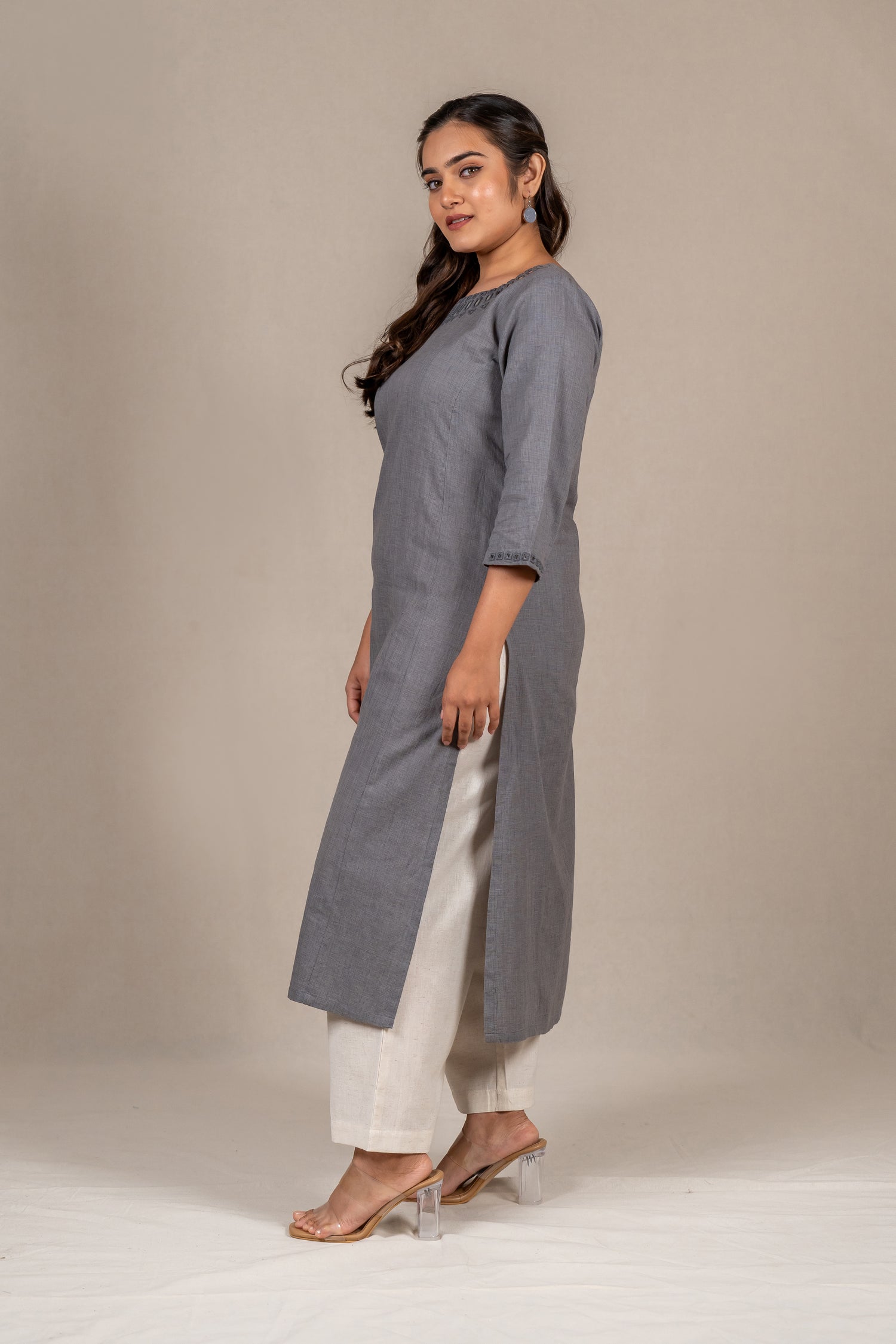 Boat-Neck Grey Kurta with Geometric Mirror Work – Sutra