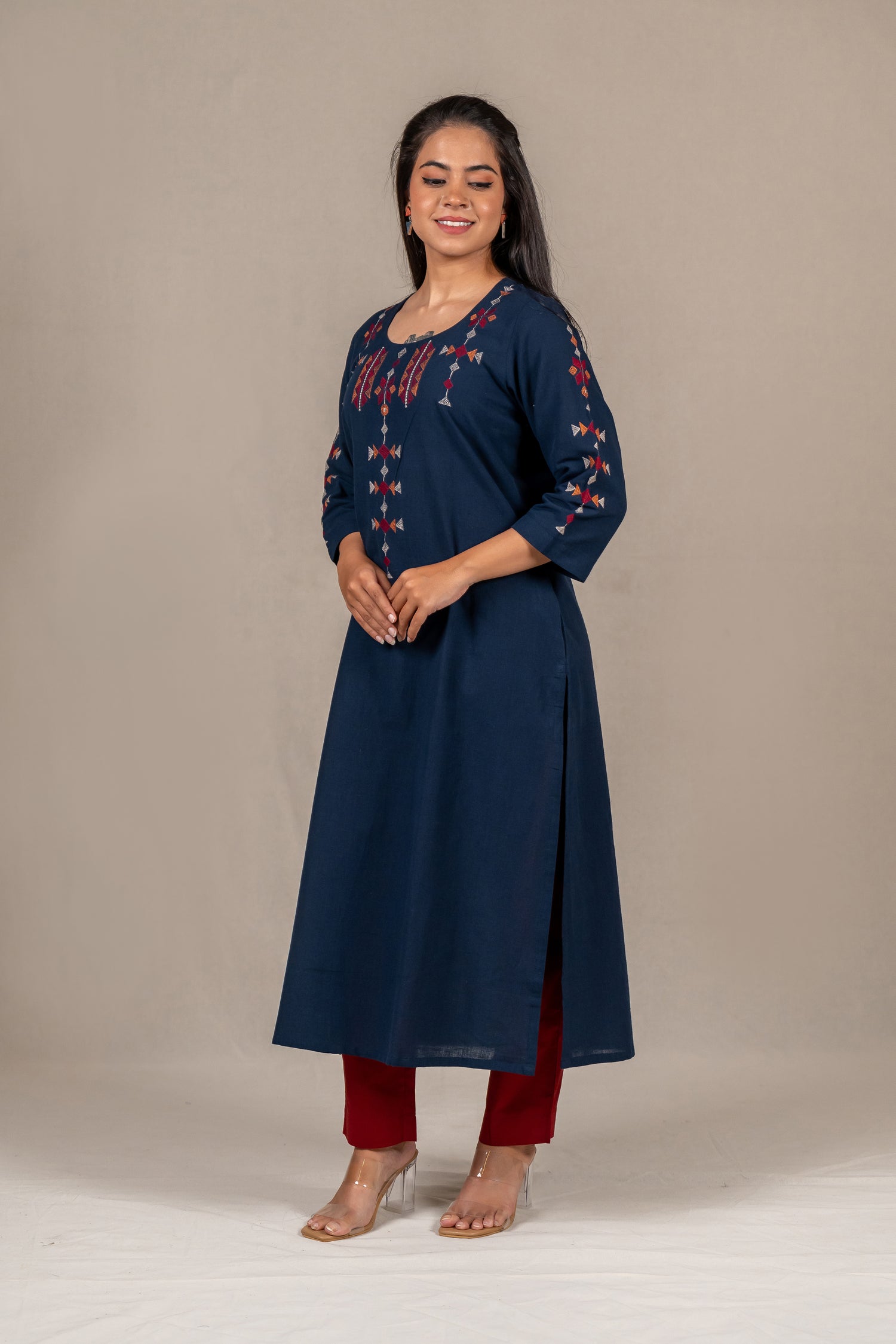Round-Neck Cotton Kurta in Dark Navy – Sutra