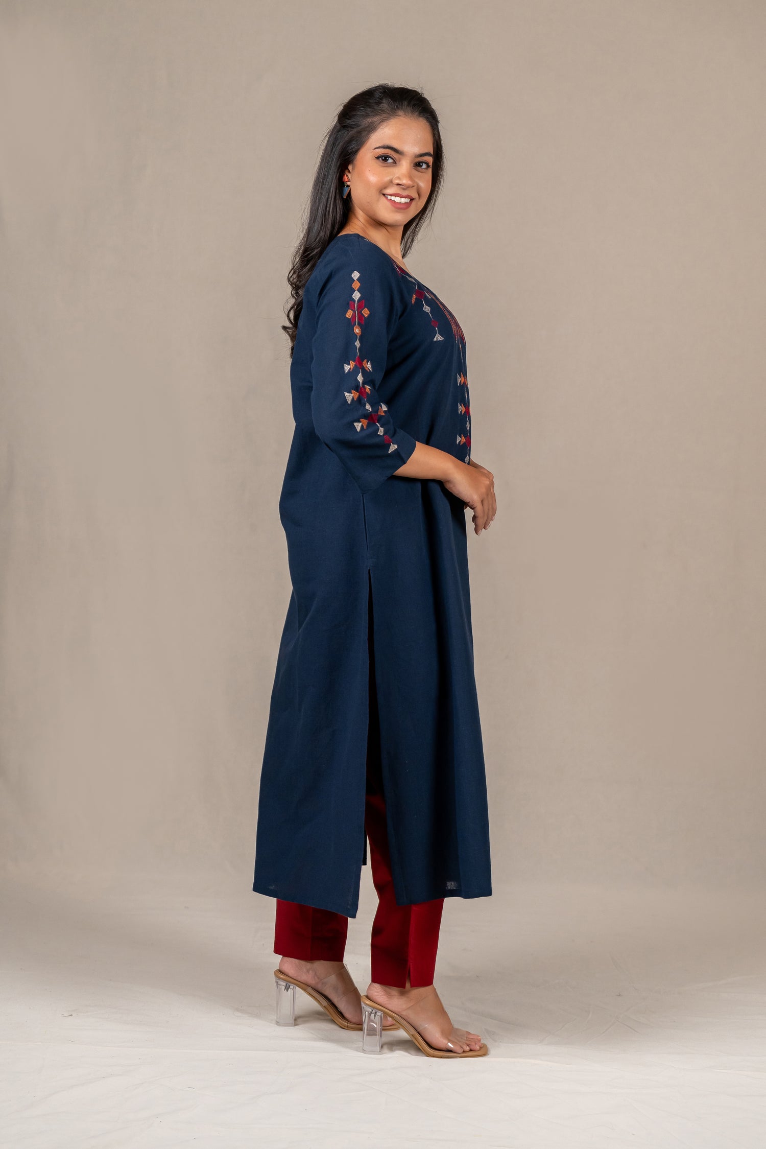 Round-Neck Cotton Kurta in Dark Navy – Sutra