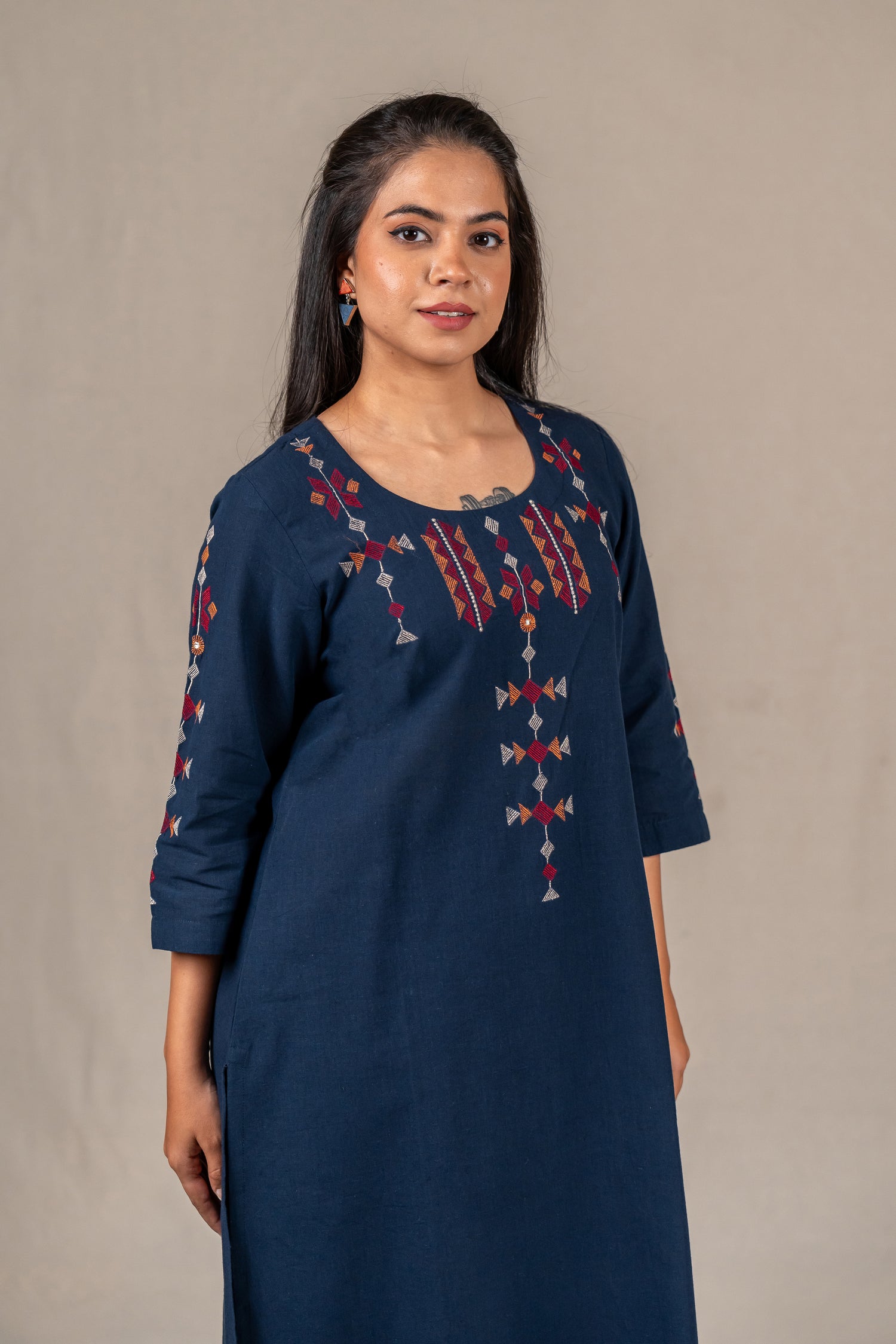 Round-Neck Cotton Kurta in Dark Navy – Sutra
