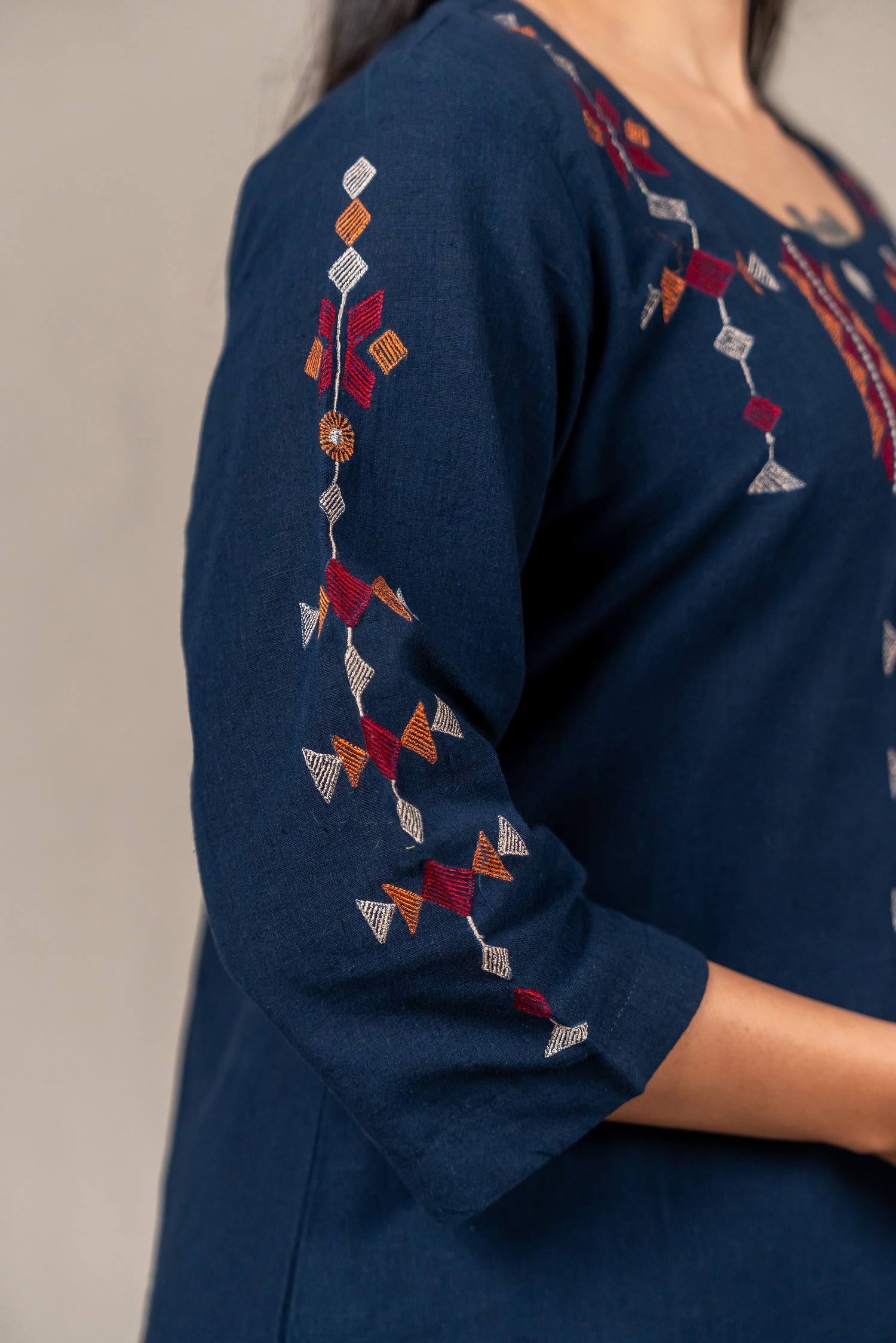 Round-Neck Cotton Kurta in Dark Navy – Sutra