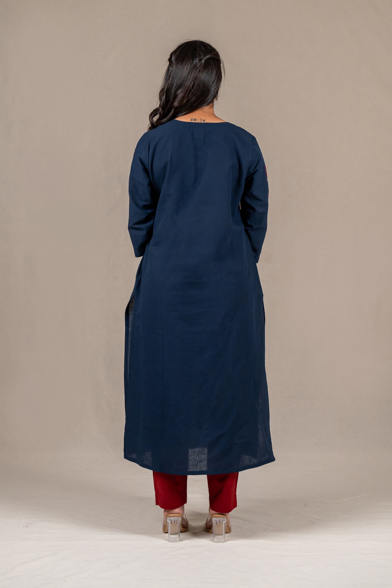 Round-Neck Cotton Kurta in Dark Navy – Sutra
