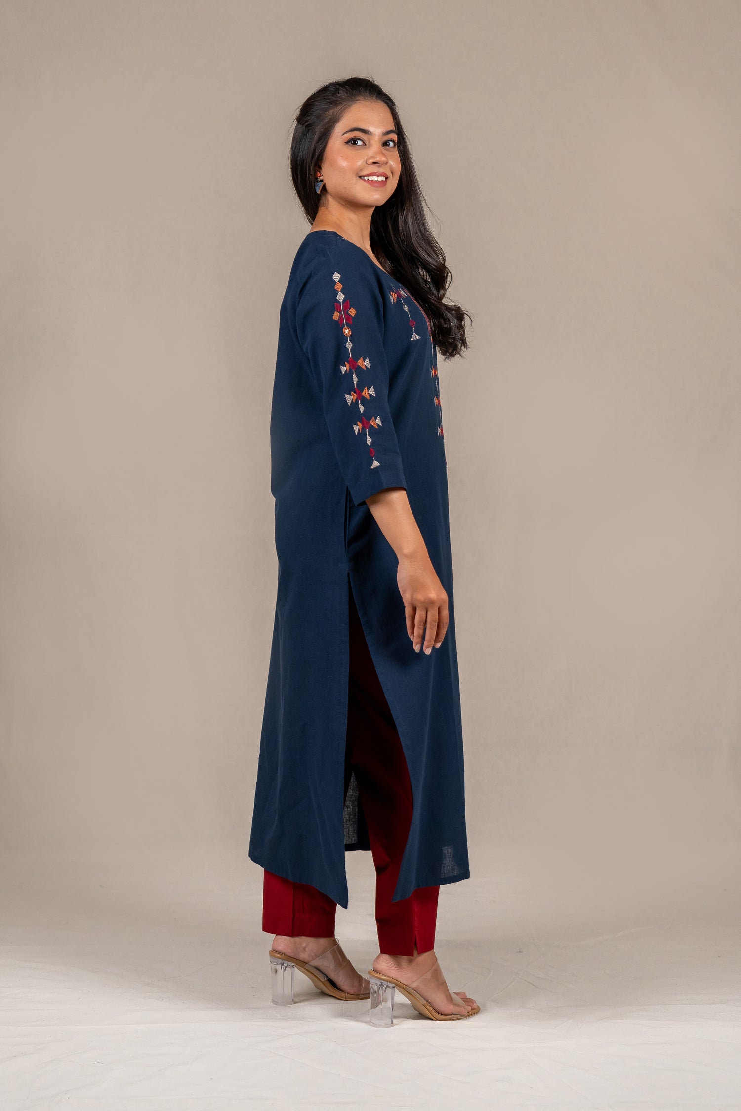 Round-Neck Cotton Kurta in Dark Navy – Sutra