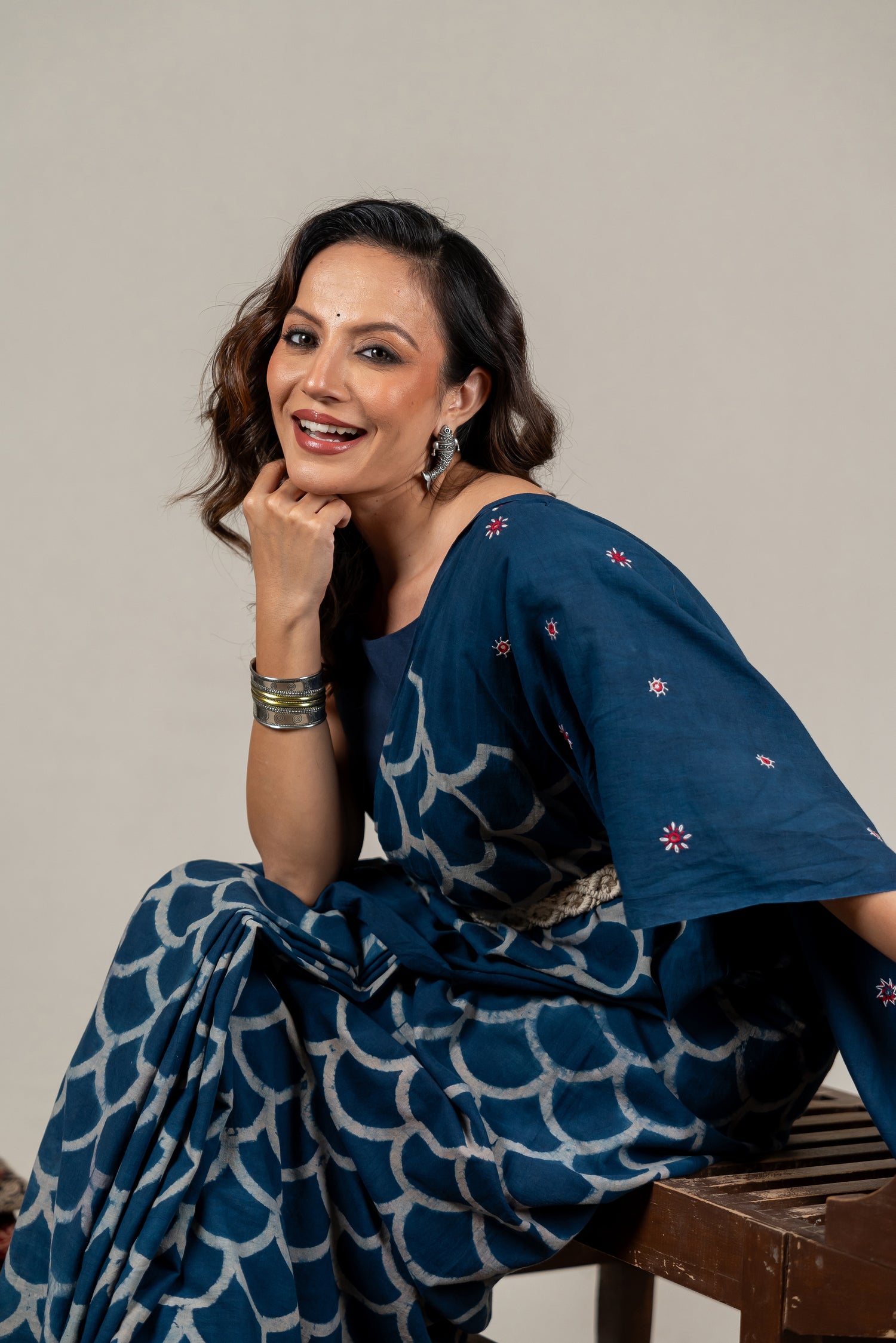 Mulmul Cotton Ajrakh Fish Scale Saree in Indigo – Sama