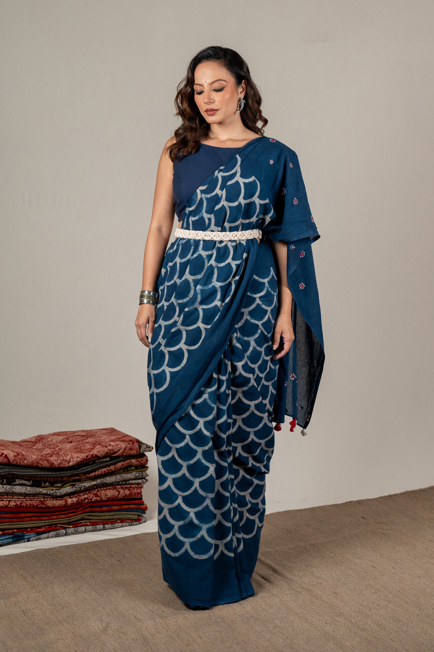 Mulmul Cotton Ajrakh Fish Scale Saree in Indigo – Sama