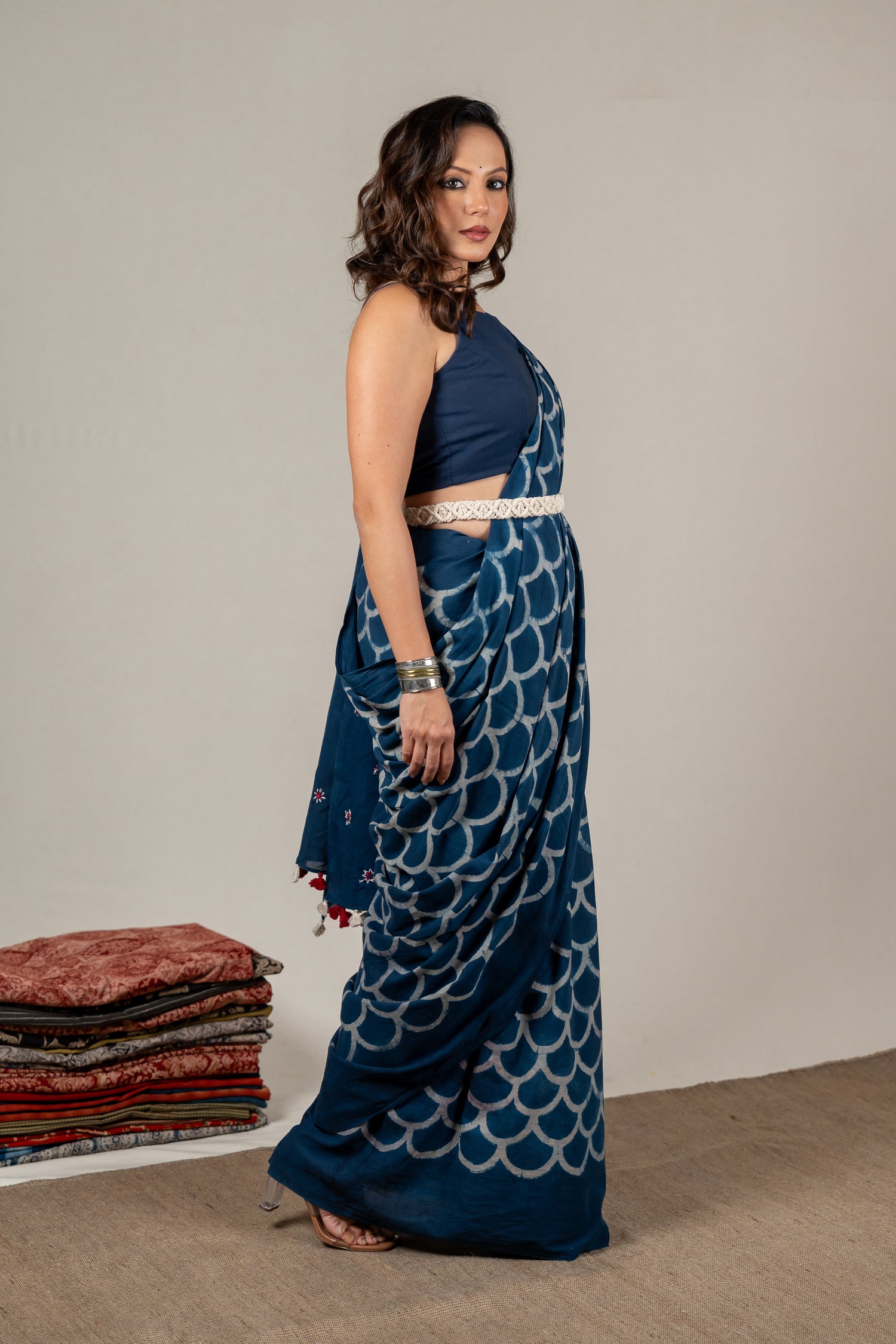 Mulmul Cotton Ajrakh Fish Scale Saree in Indigo – Sama
