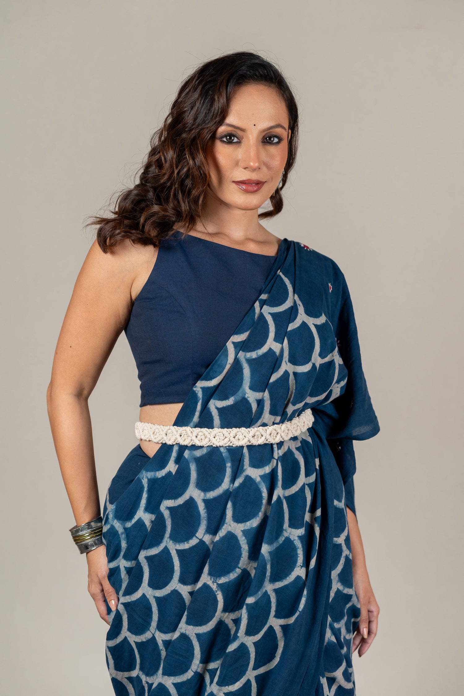 Mulmul Cotton Ajrakh Fish Scale Saree in Indigo – Sama