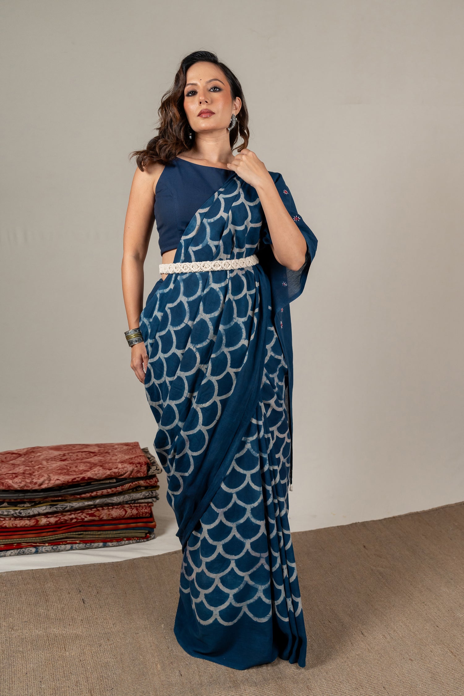 Mulmul Cotton Ajrakh Fish Scale Saree in Indigo – Sama