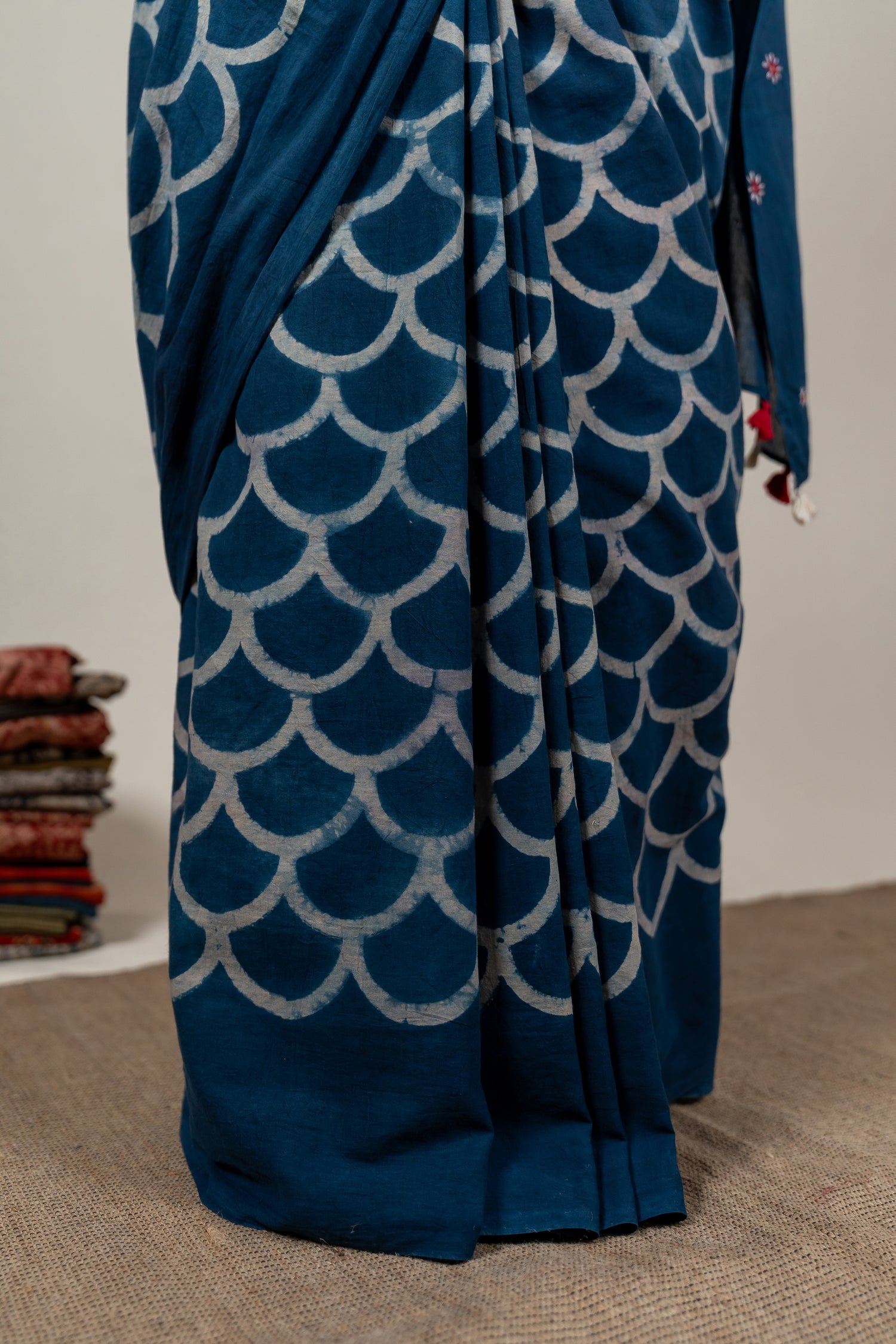 Mulmul Cotton Ajrakh Fish Scale Saree in Indigo – Sama