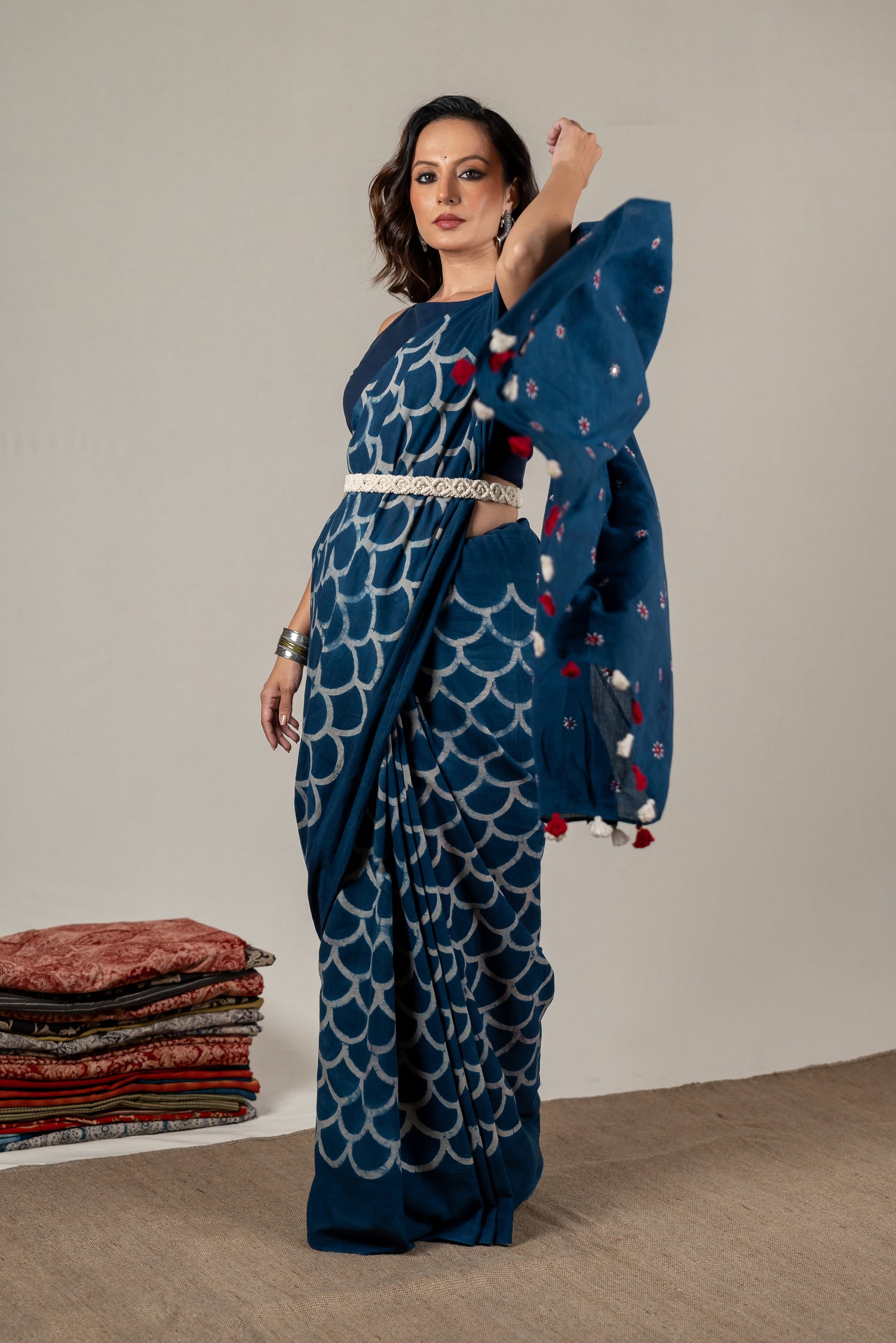 Mulmul Cotton Ajrakh Fish Scale Saree in Indigo – Sama