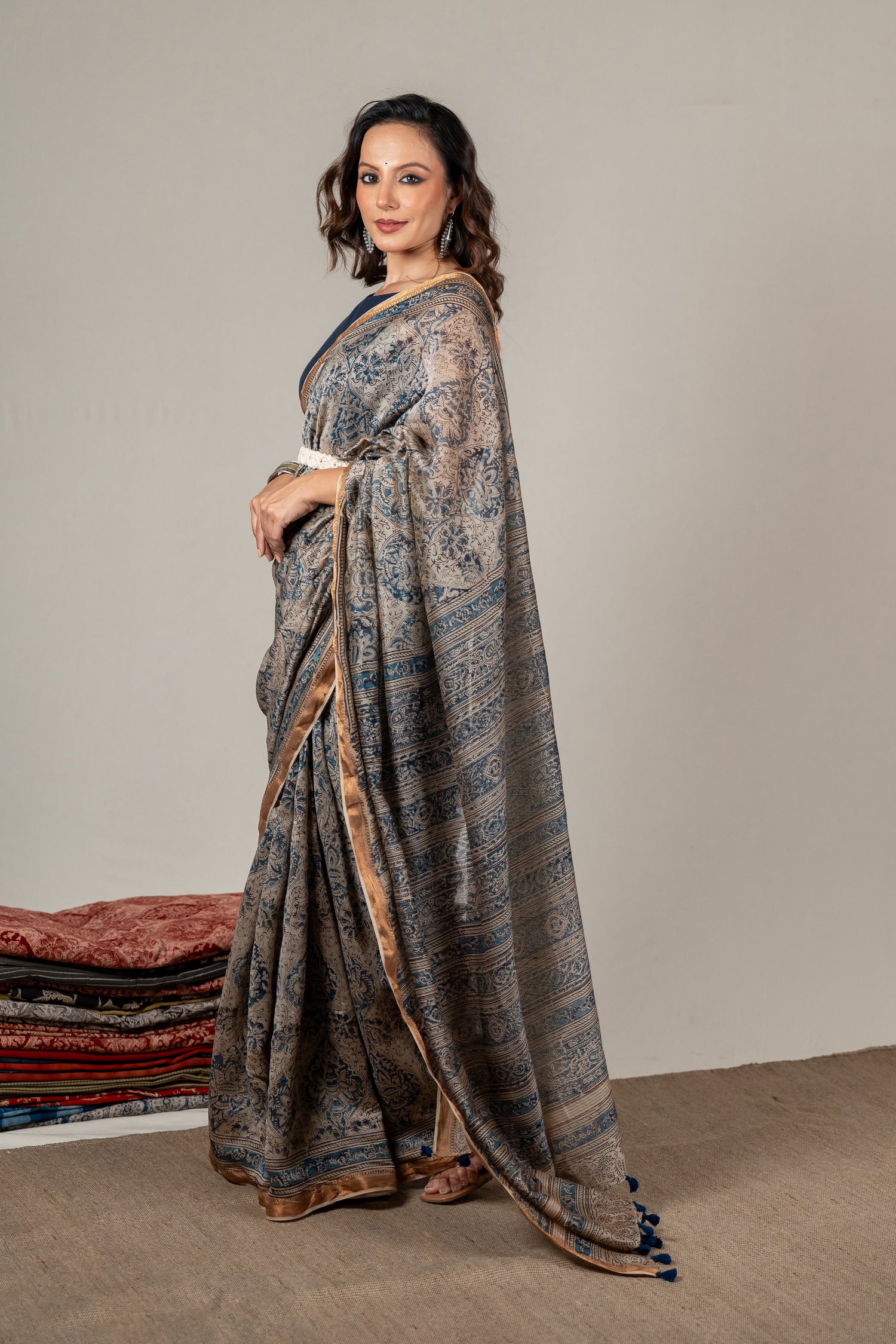 Mul Chanderi Kalamkari Block Printed Saree in Beige Indigo – Sama