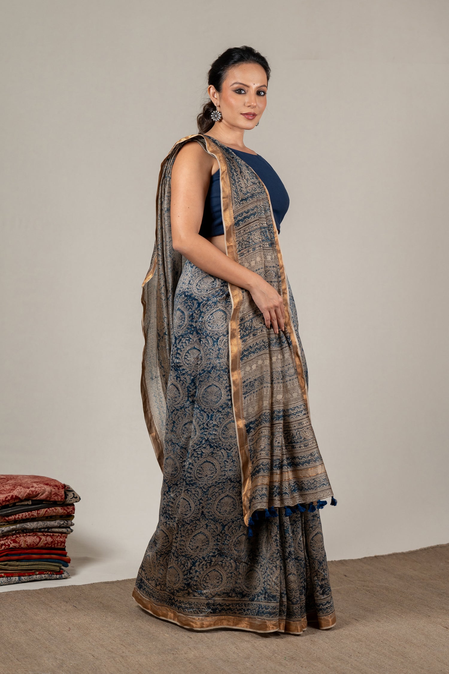 Mul Chanderi Kalamkari Block Printed Saree in Beige Indigo – Sama