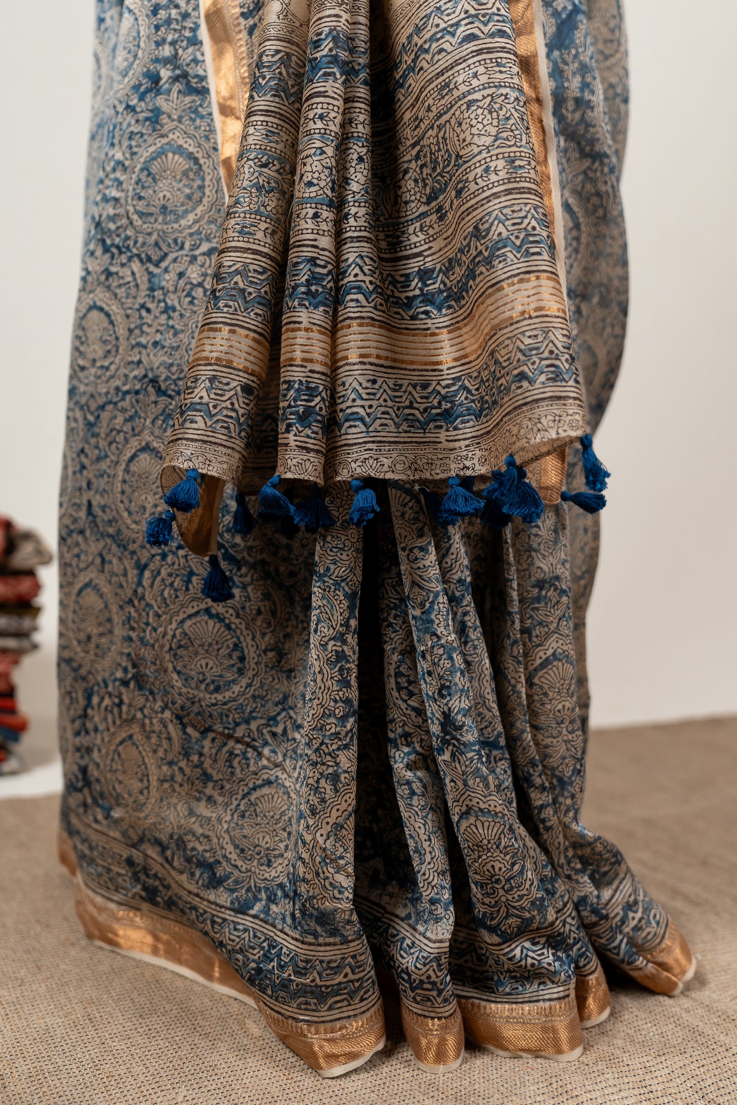 Mul Chanderi Kalamkari Block Printed Saree in Beige Indigo – Sama