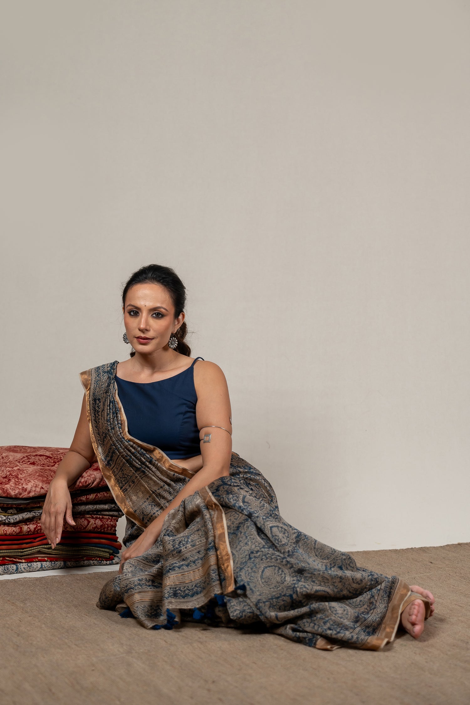Mul Chanderi Kalamkari Block Printed Saree in Beige Indigo – Sama