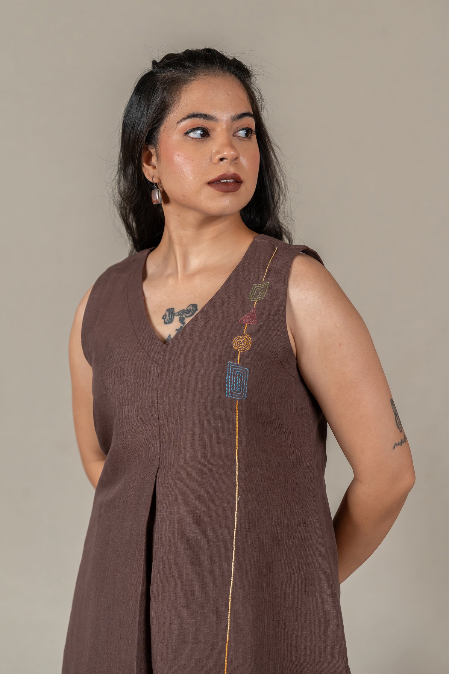 Brown Sleeveless Hand Embroidered Handloom Cotton A-Line Kurta Set with Cotton Pants – Suchi
