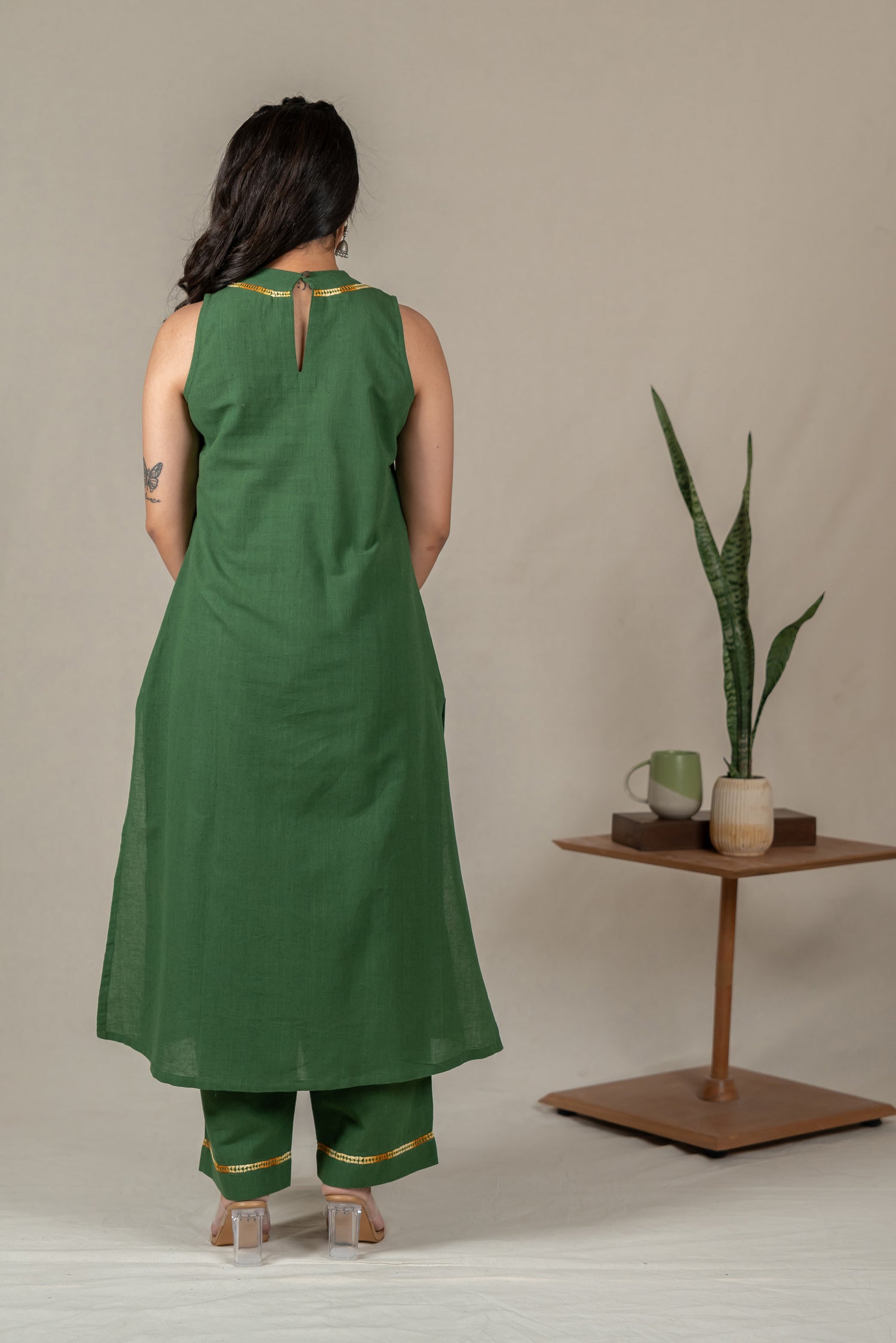 Green Sleeveless Hand Embroidered Handloom Cotton Kurta Set  – Suchi