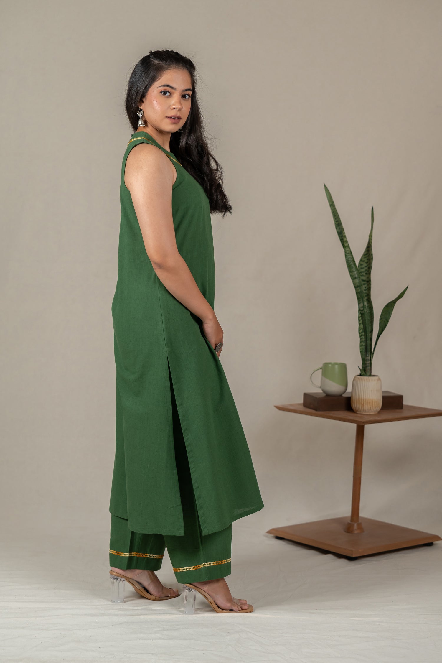 Green Sleeveless Hand Embroidered Handloom Cotton Kurta Set  – Suchi